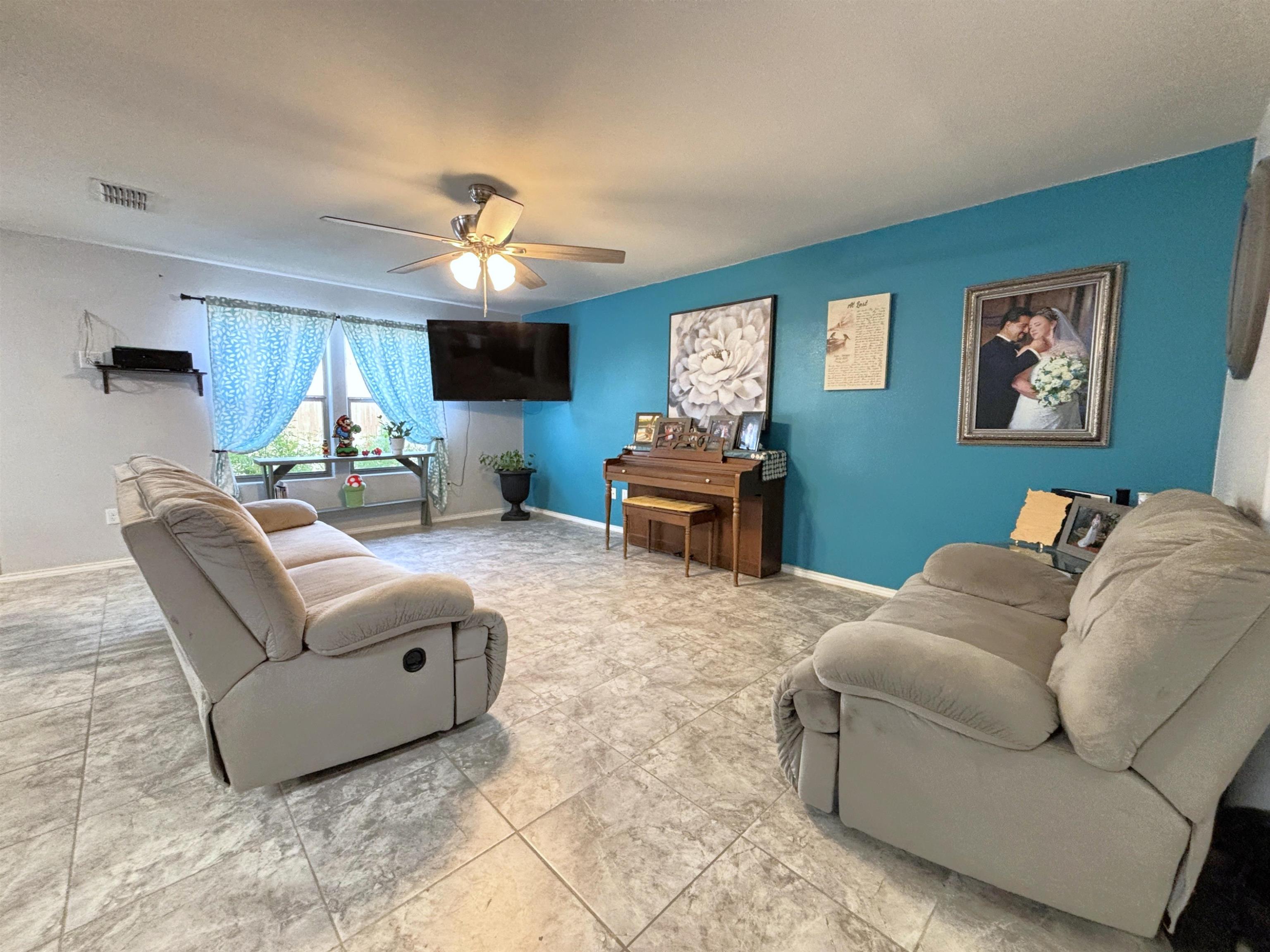 405 Almeja Dr Property Photo 2