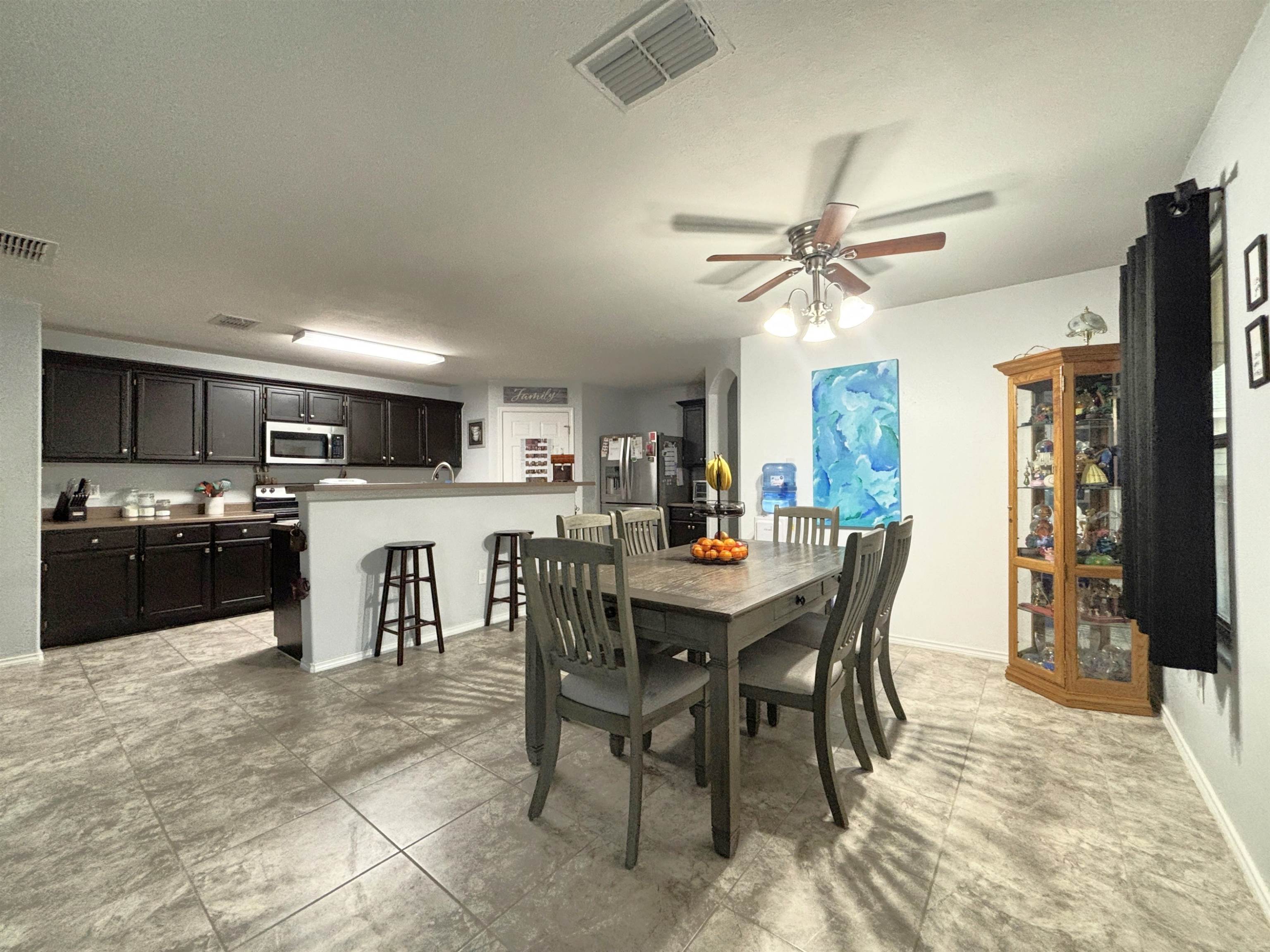 405 Almeja Dr Property Photo 3