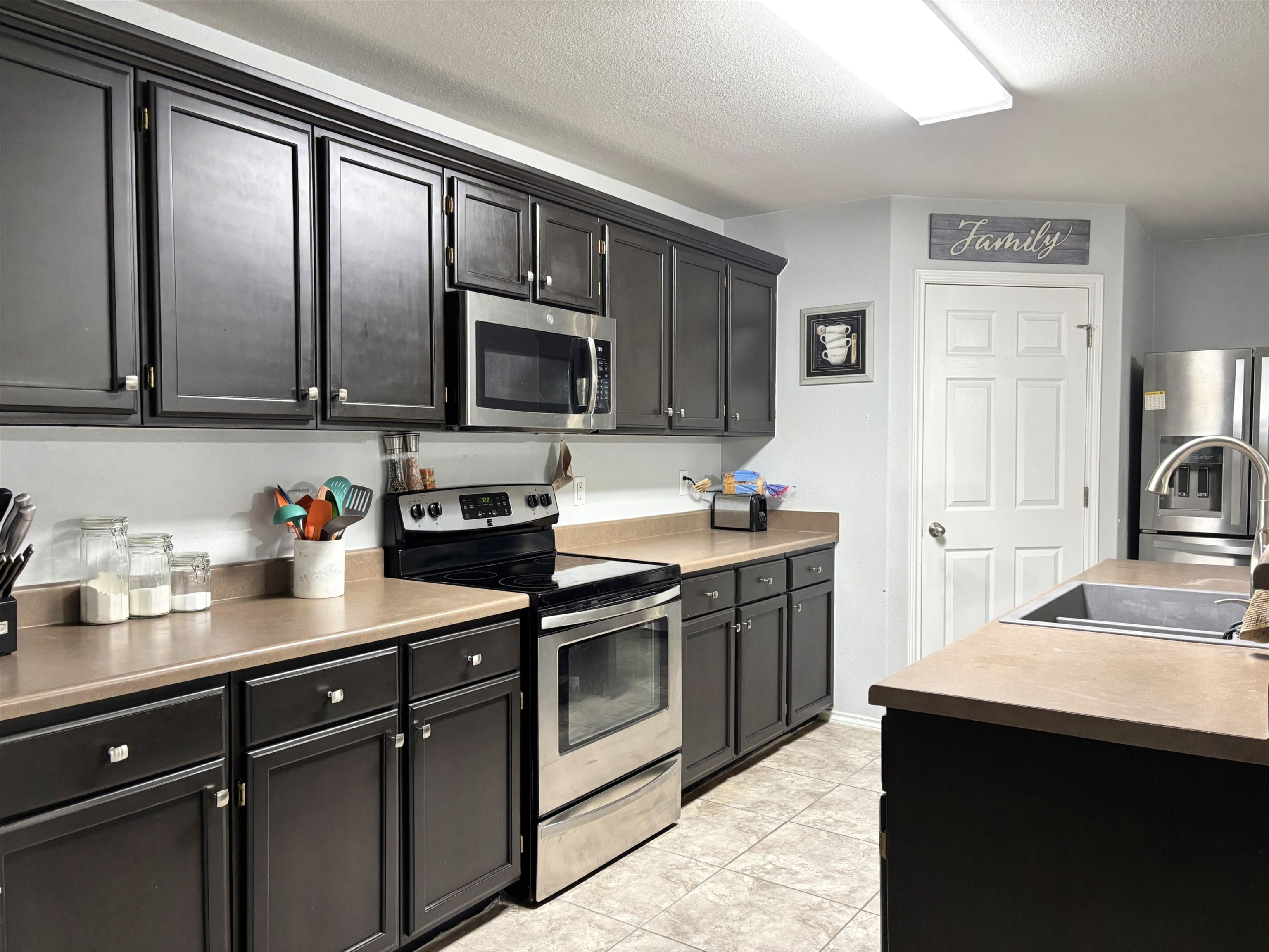 405 Almeja Dr Property Photo 4