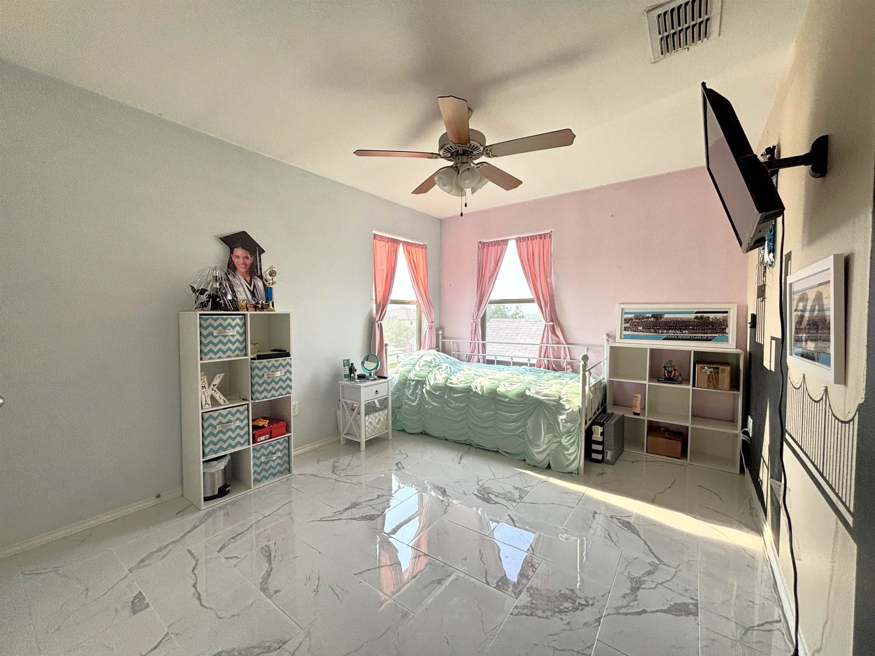 405 Almeja Dr Property Photo 8