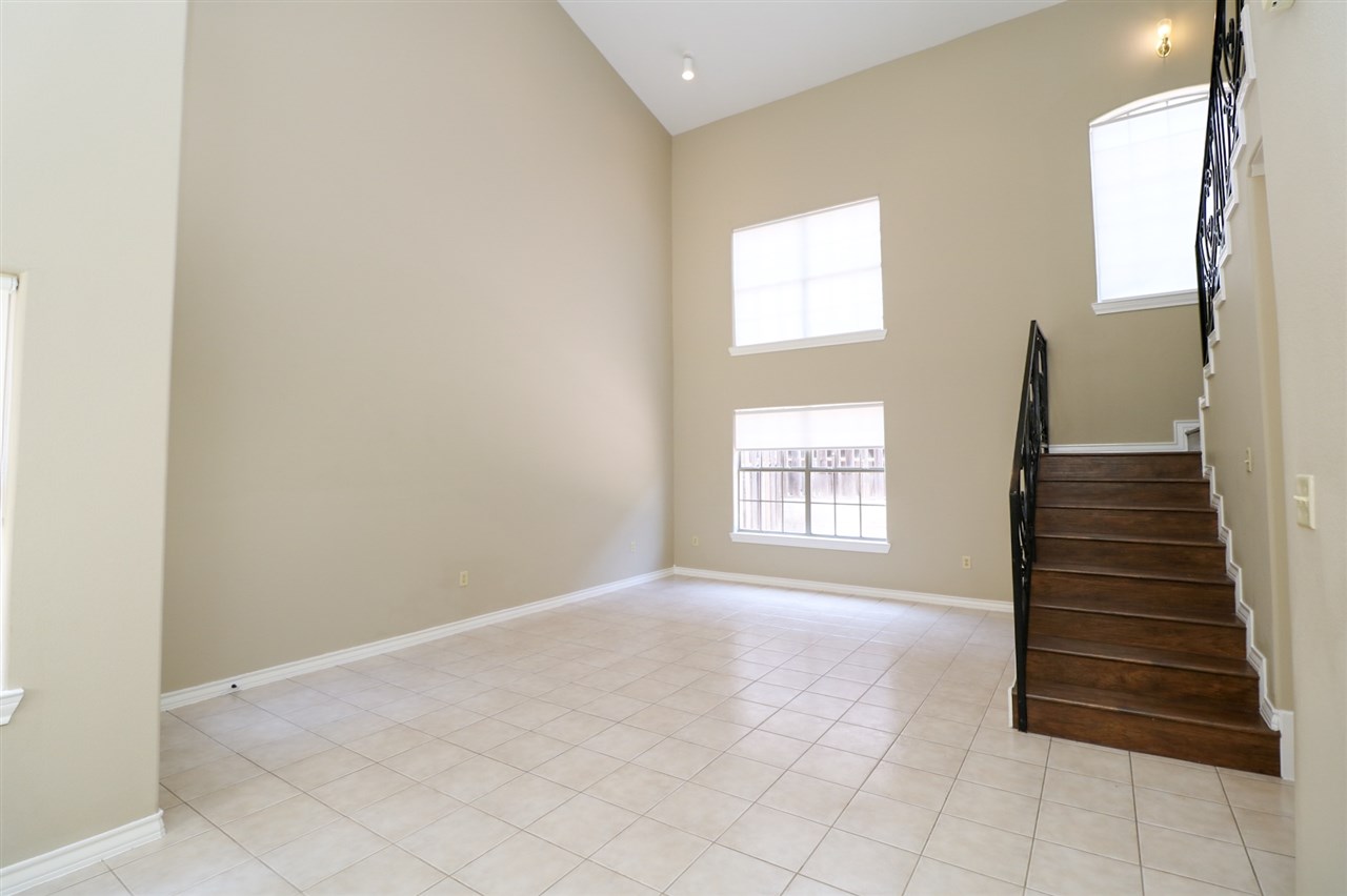 7521 Country Club Dr 405 Property Photo 3