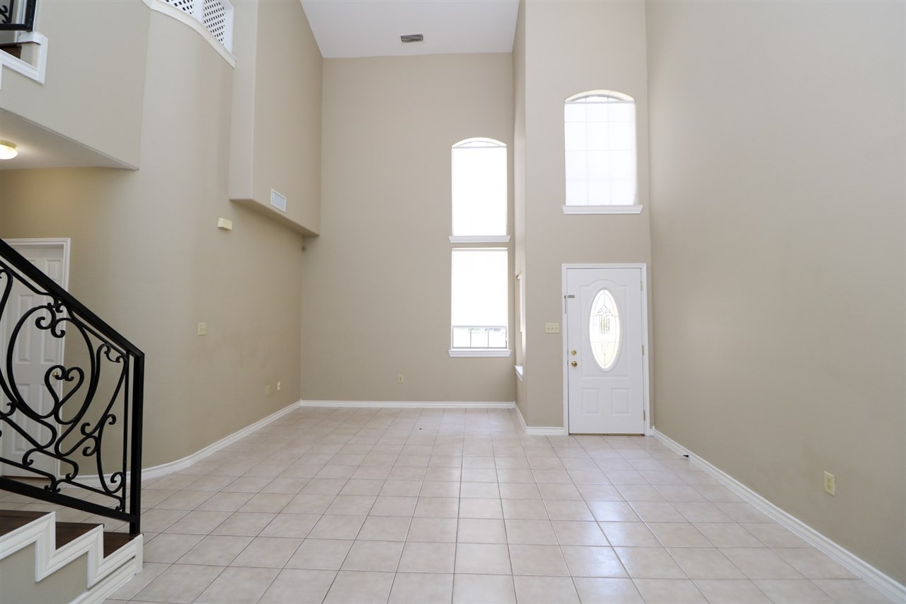 7521 Country Club Dr 405 Property Photo 4