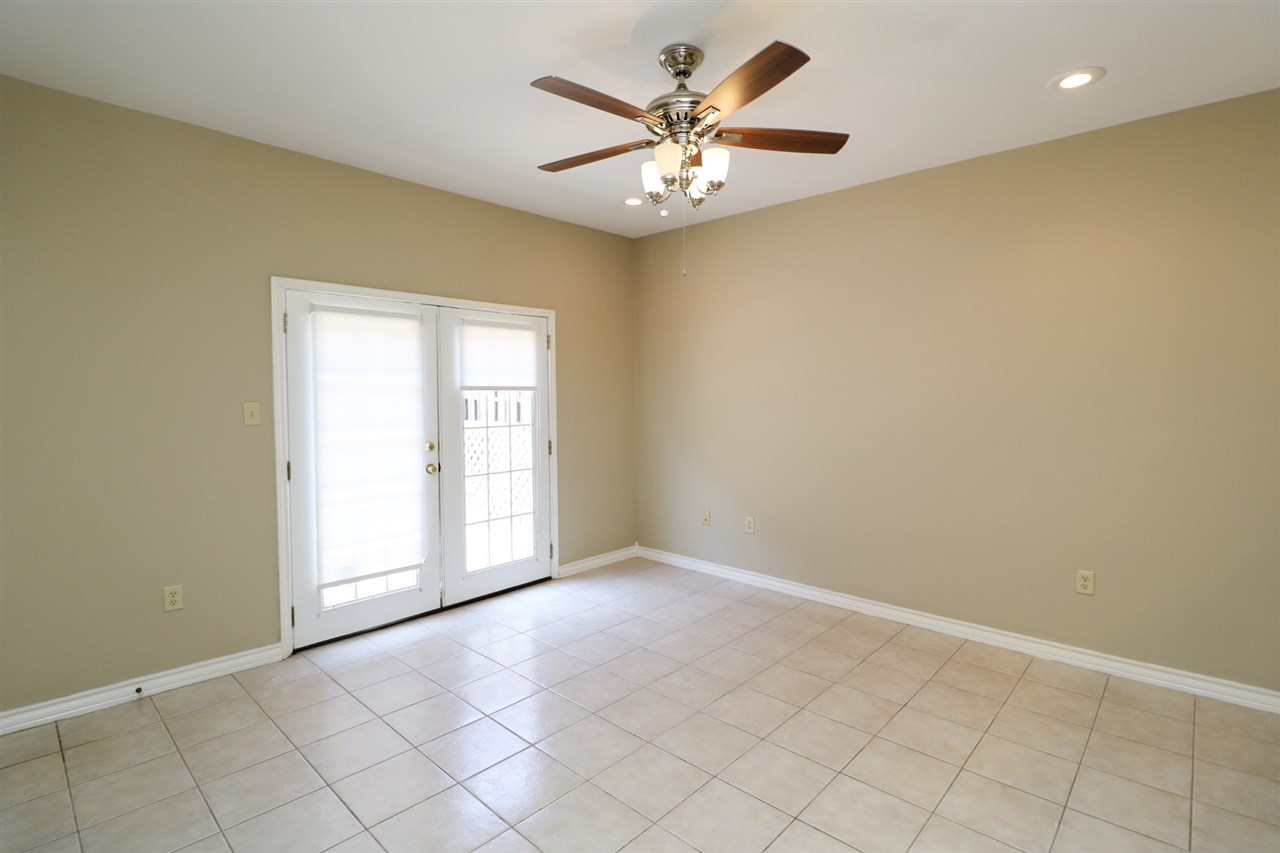 7521 Country Club Dr 405 Property Photo 7