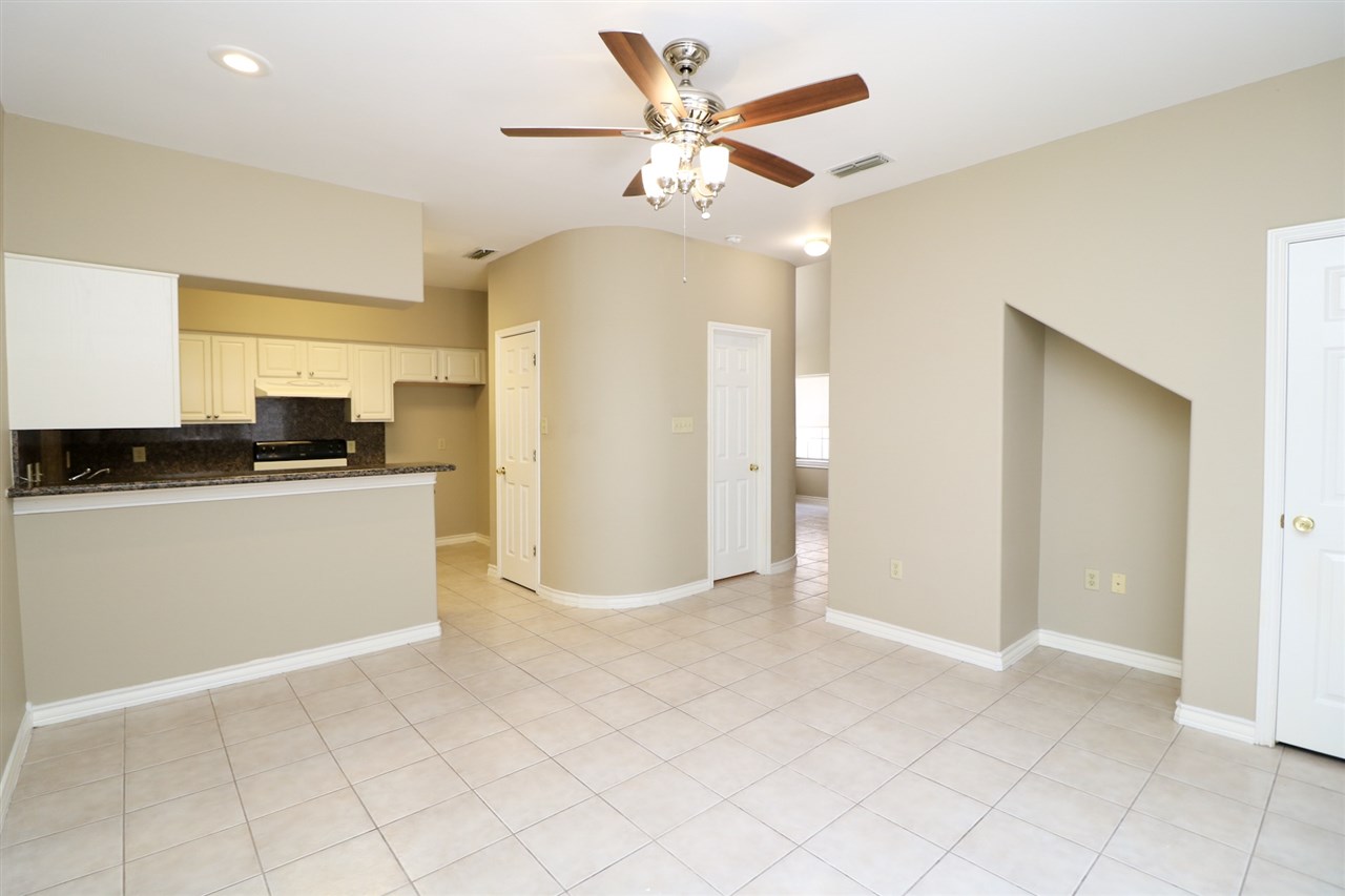 7521 Country Club Dr 405 Property Photo 8