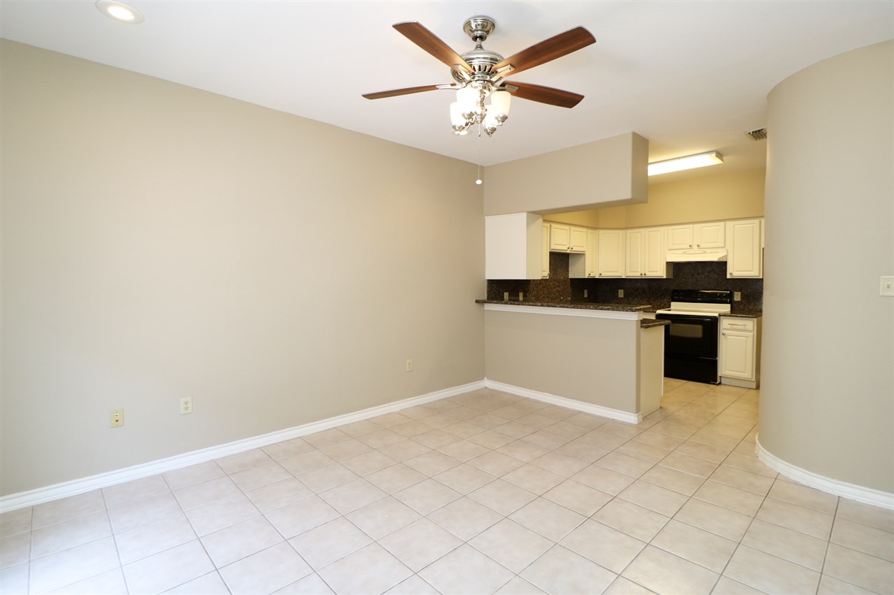 7521 Country Club Dr 405 Property Photo 9