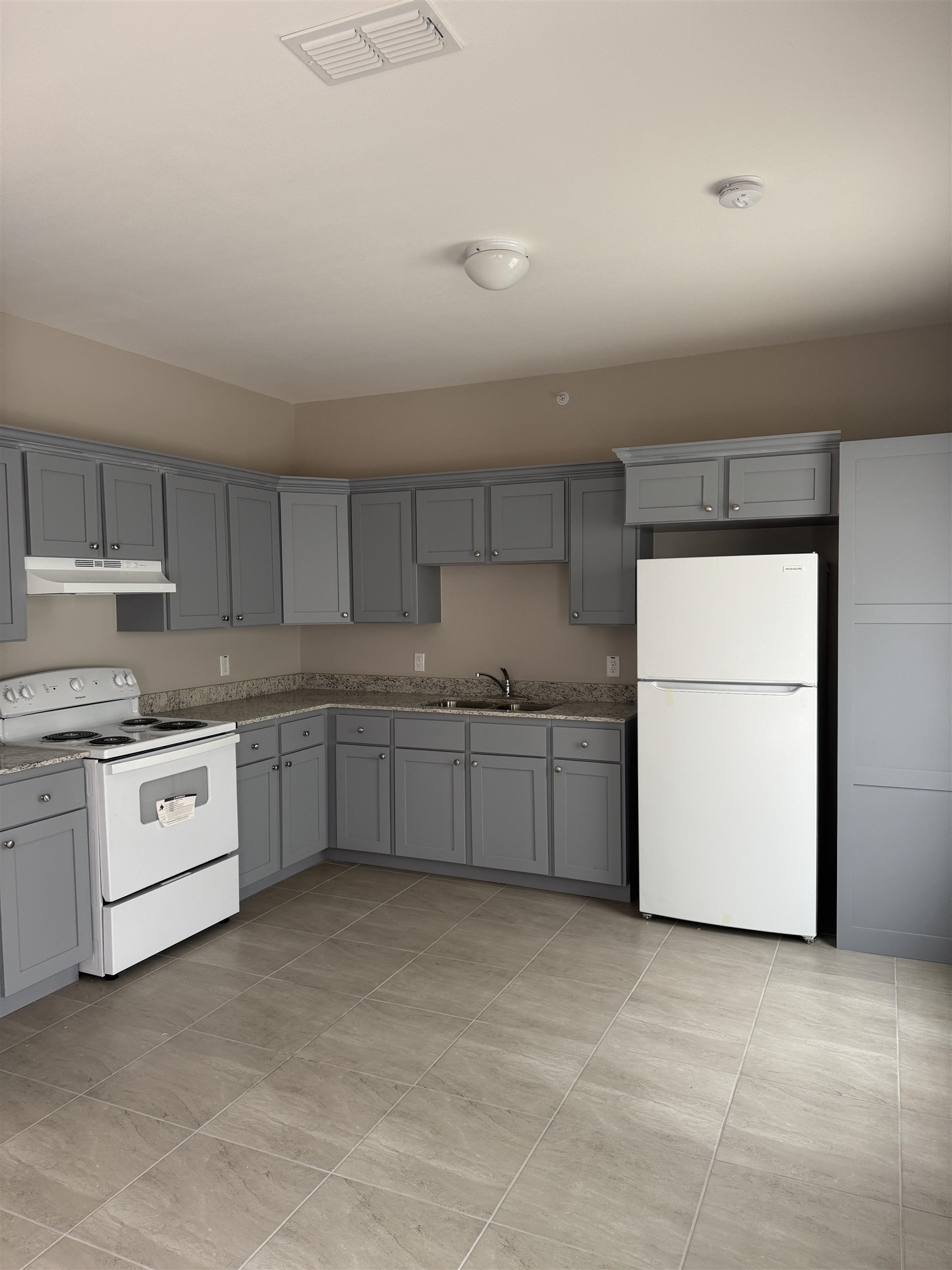 2302 Rosario St 3 Property Photo 5