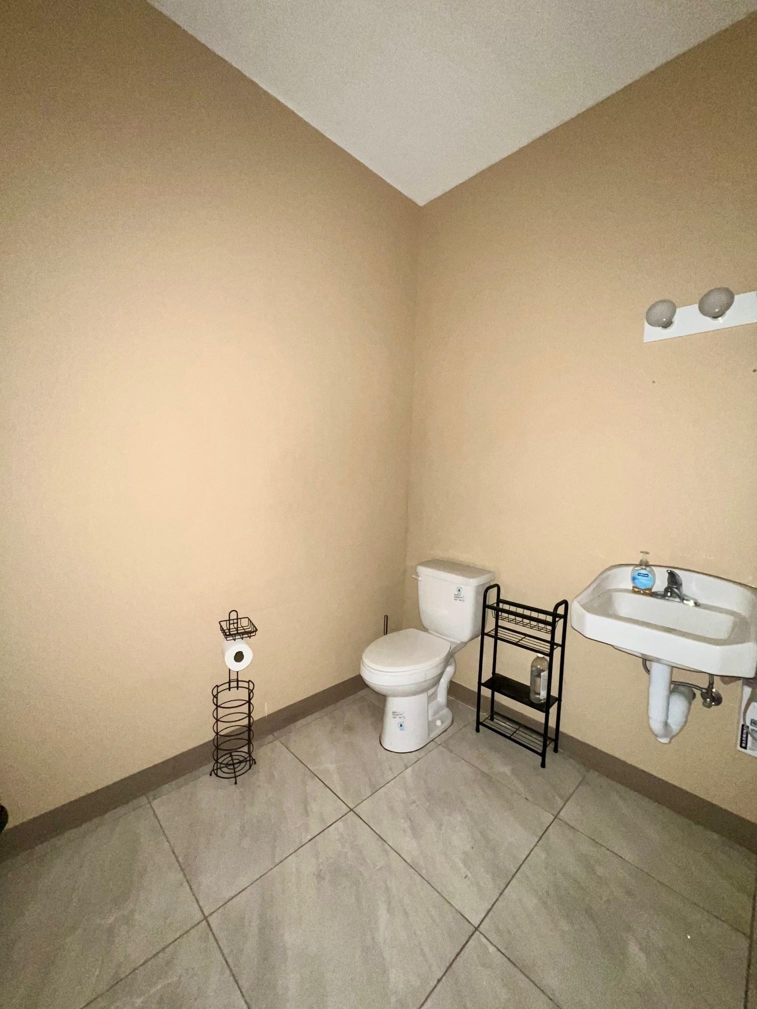 6425 Polaris Dr Property Photo 9