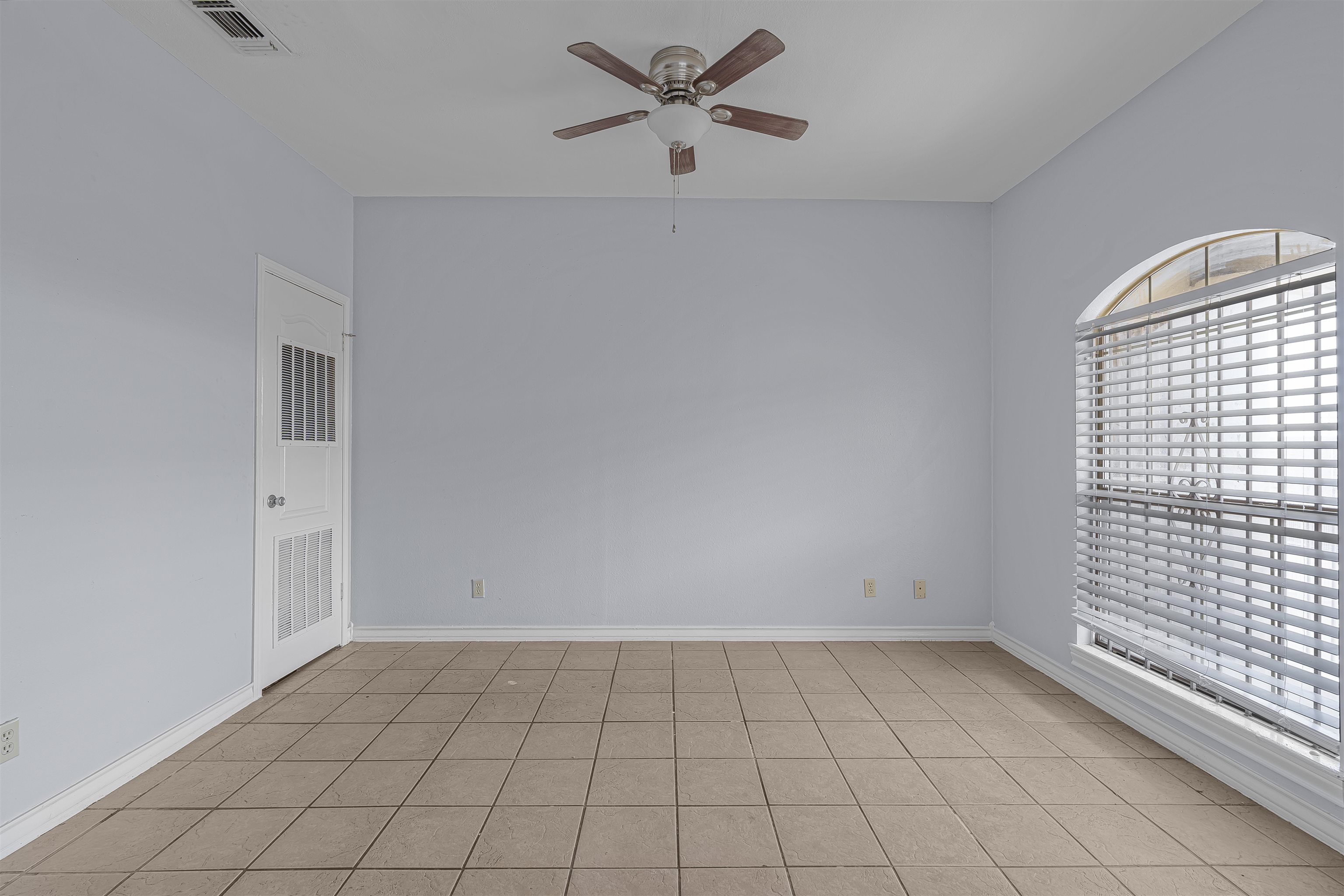 1401 Gustavus St 24 Property Photo 4