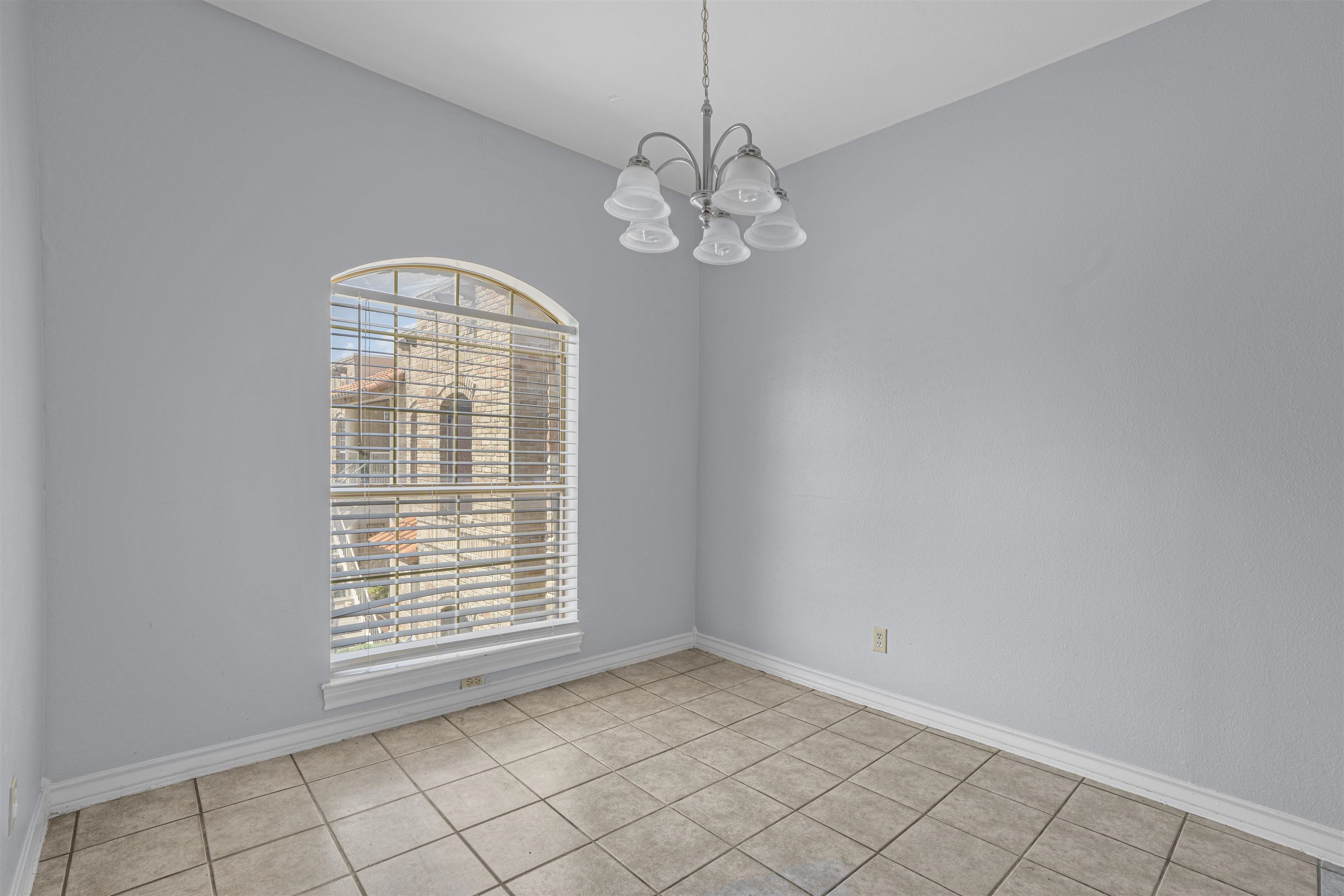 1401 Gustavus St 24 Property Photo 6