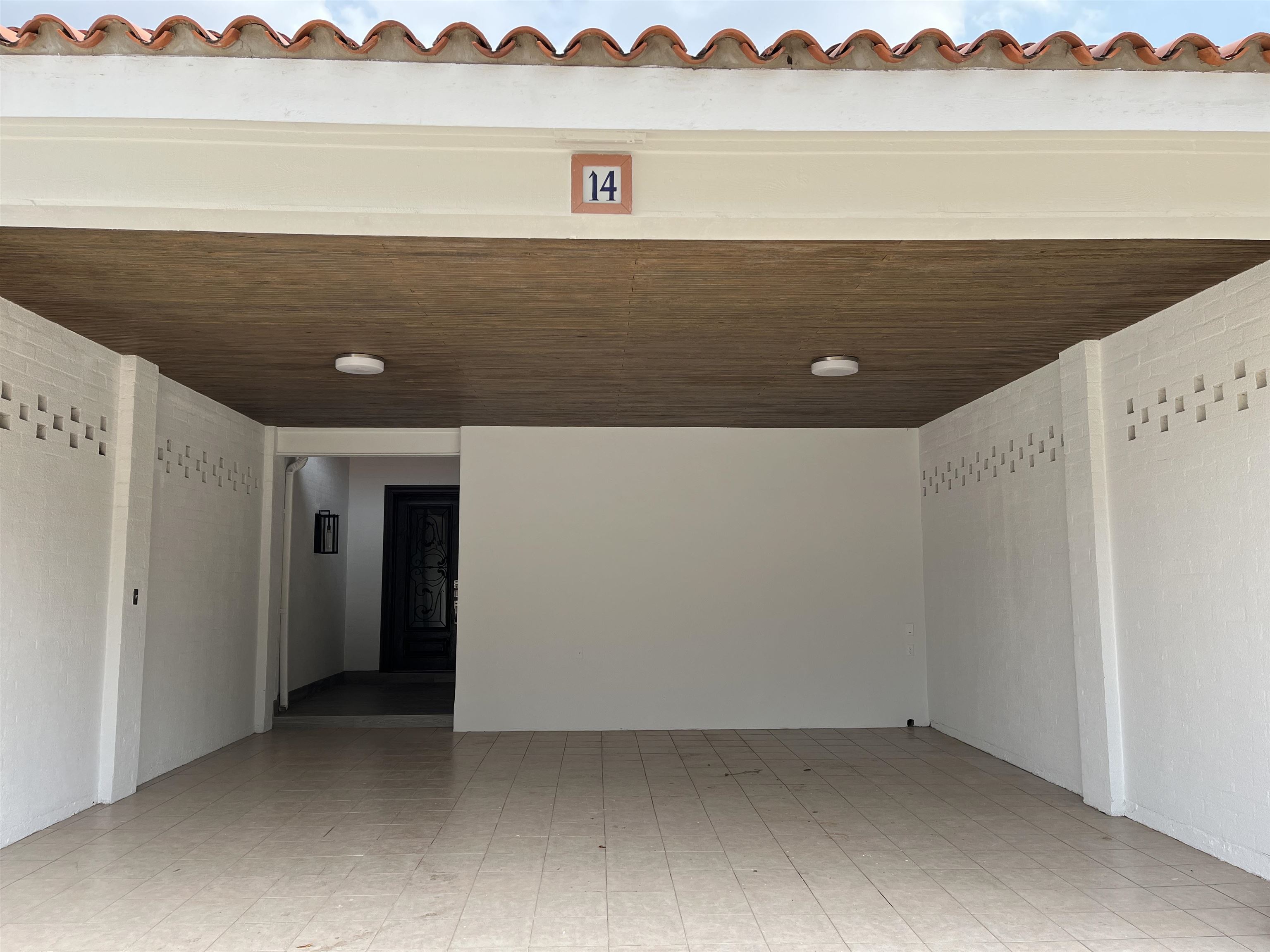 1800 Country Club Dr 14 Property Photo 2