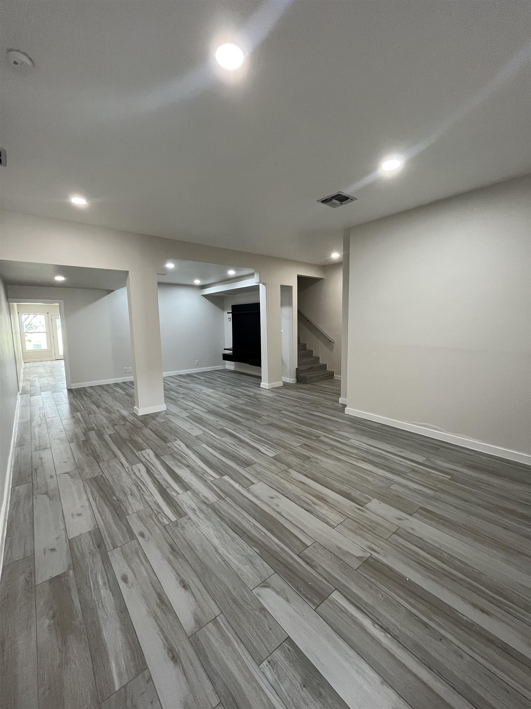 1800 Country Club Dr 14 Property Photo 4