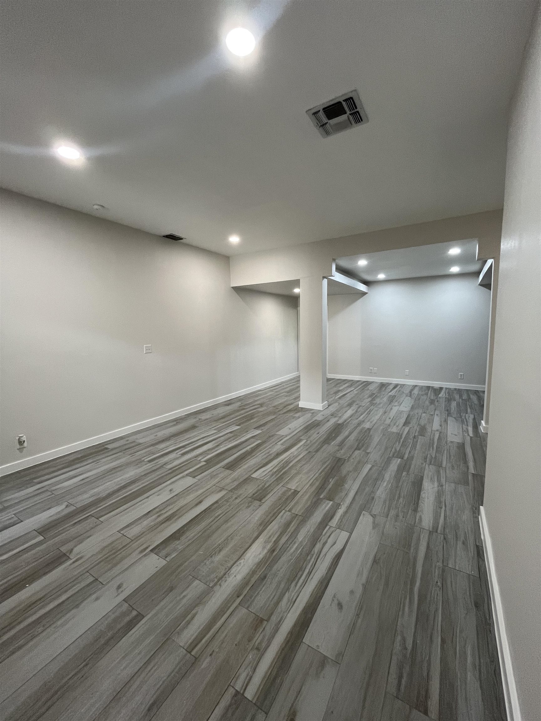 1800 Country Club Dr 14 Property Photo 5