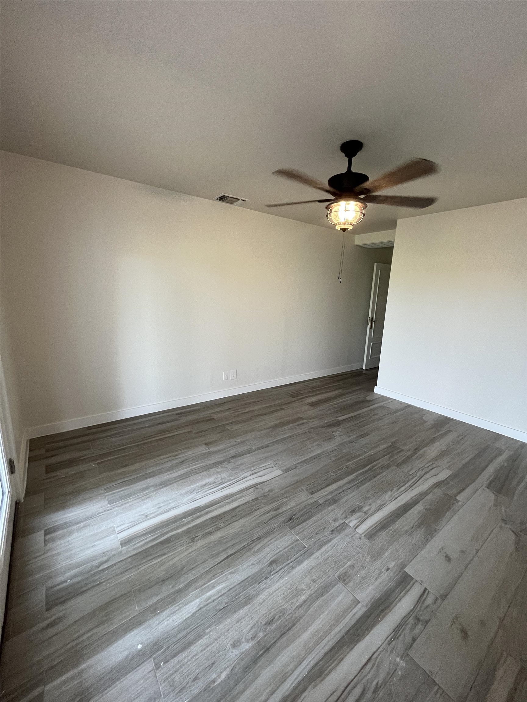 1800 Country Club Dr 14 Property Photo 11