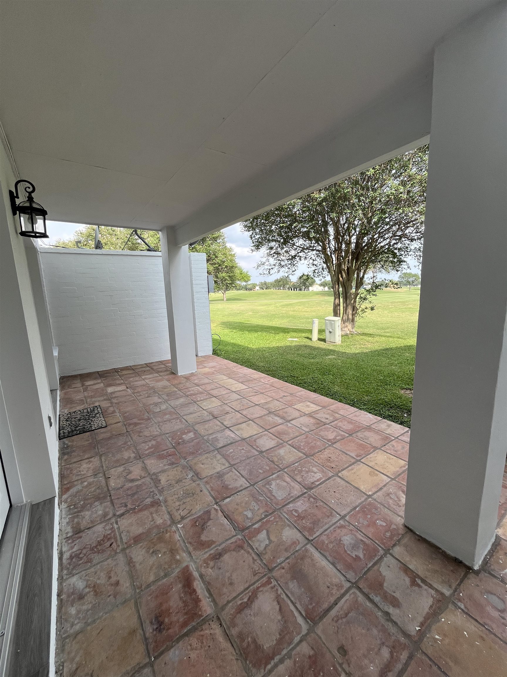 1800 Country Club Dr 14 Property Photo 12
