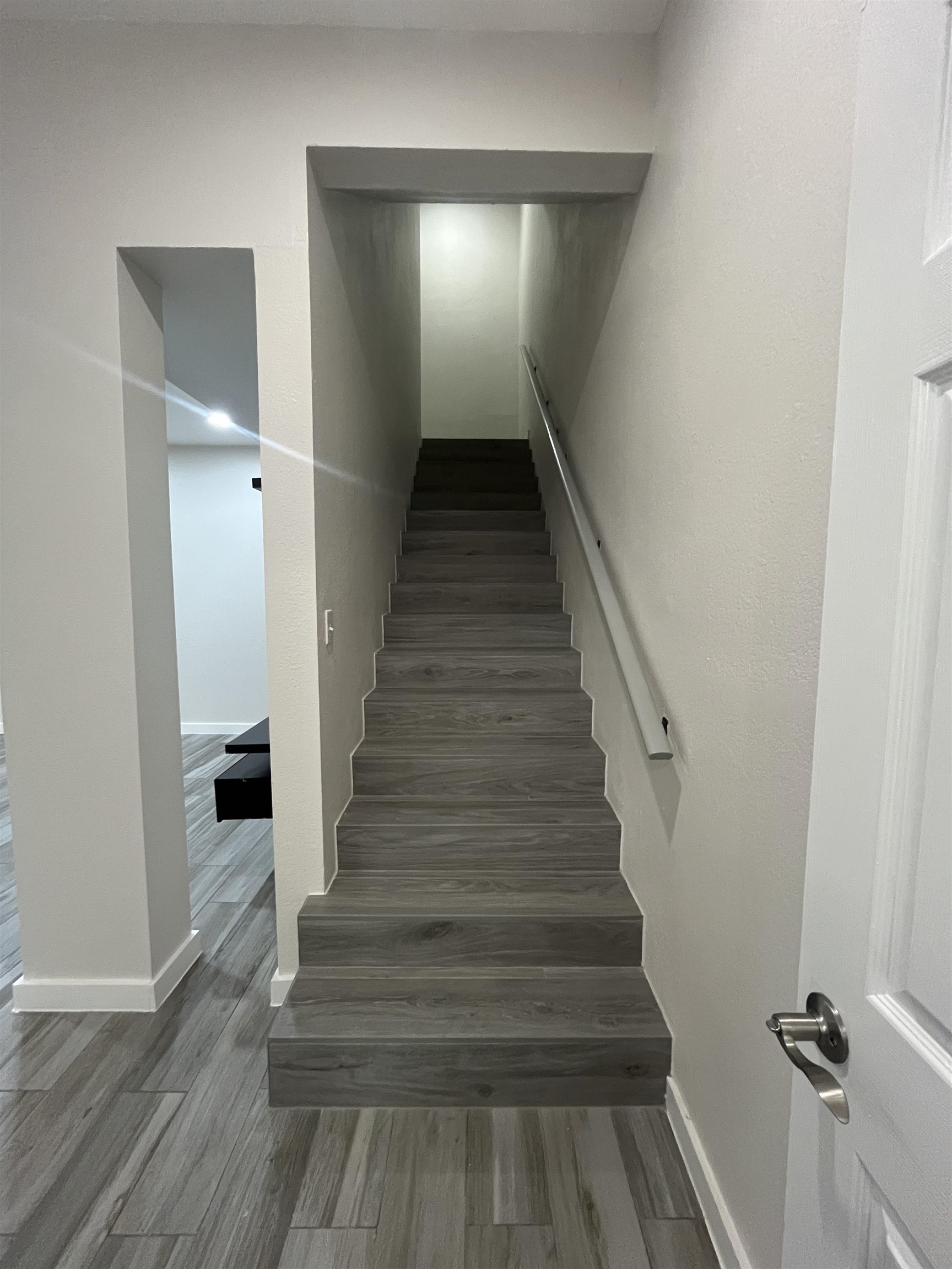 1800 Country Club Dr 14 Property Photo 15
