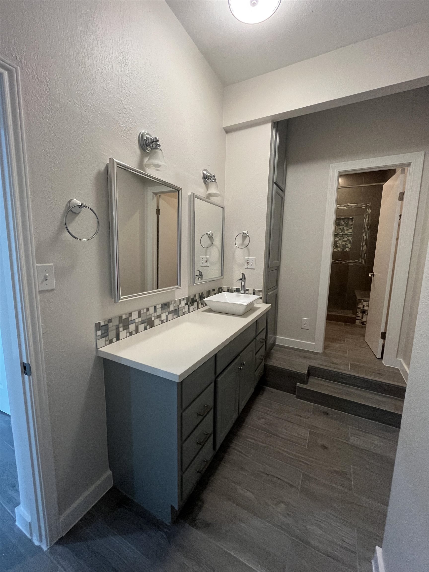 1800 Country Club Dr 14 Property Photo 20