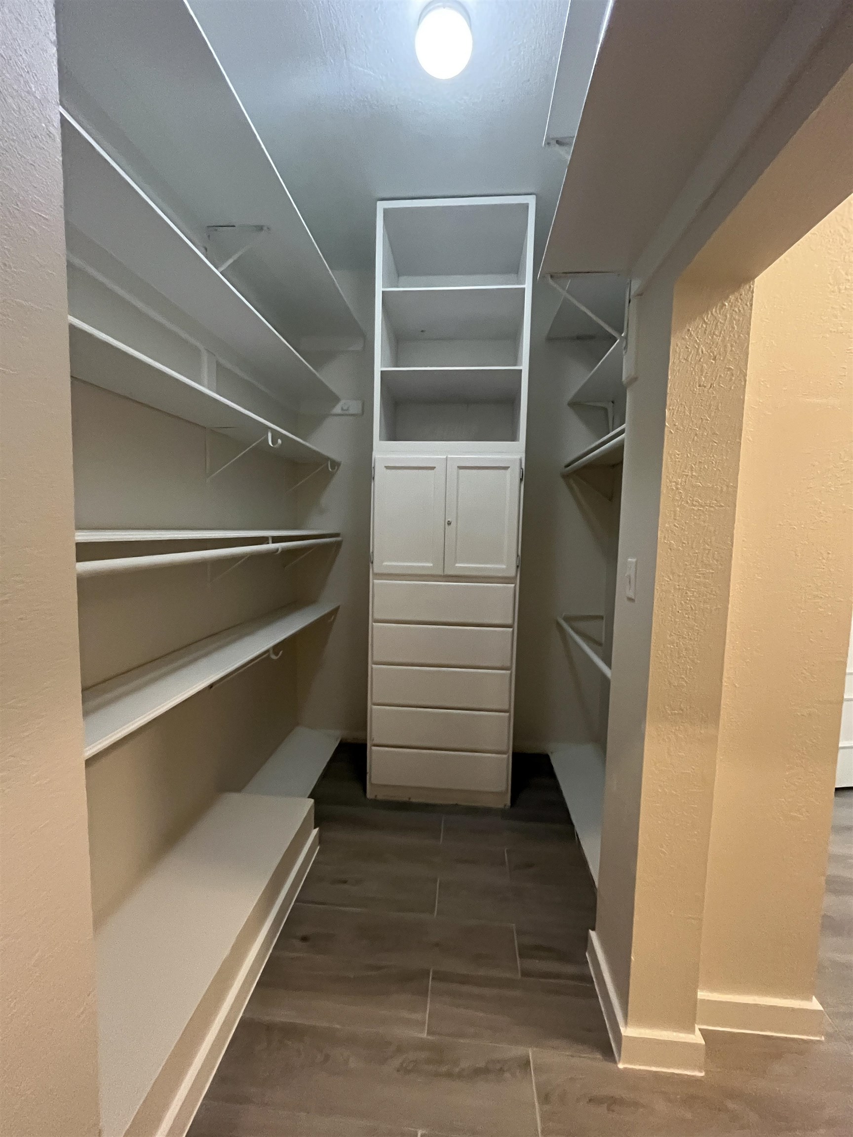 1800 Country Club Dr 14 Property Photo 24