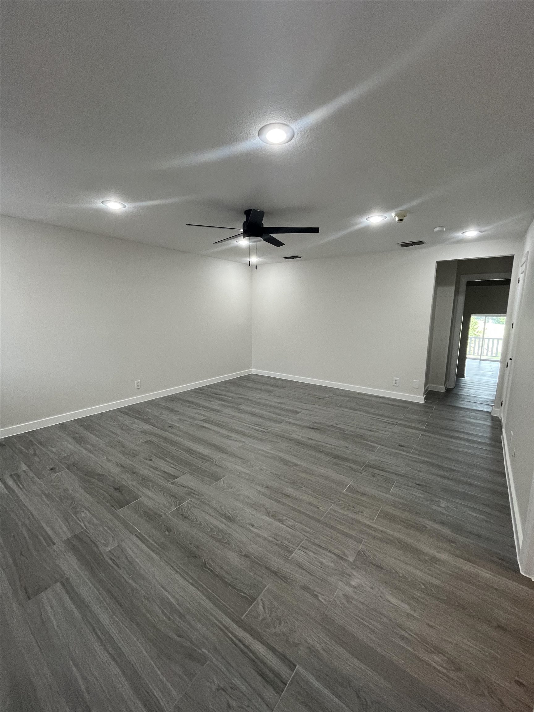 1800 Country Club Dr 14 Property Photo 25