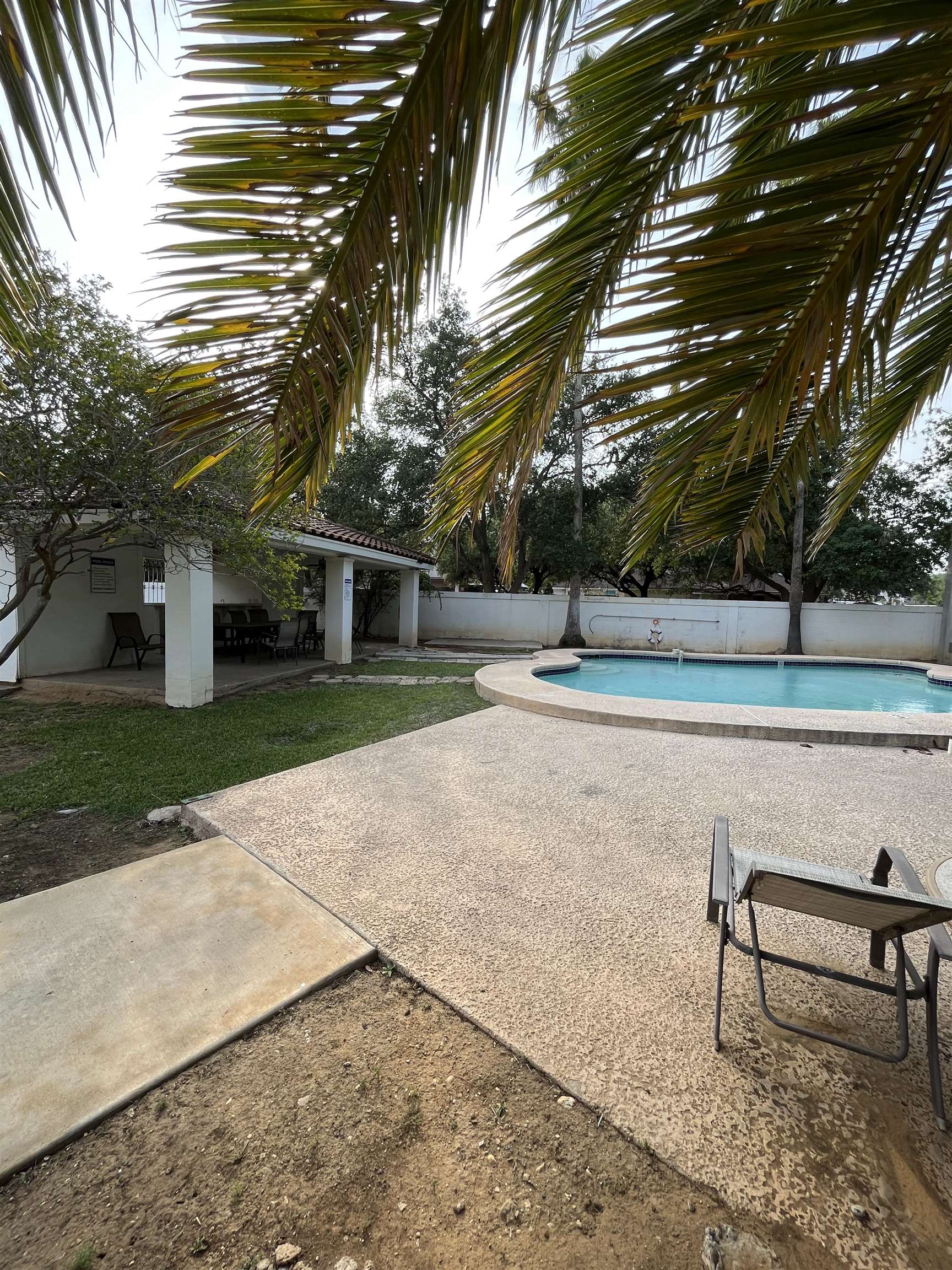 1800 Country Club Dr 14 Property Photo 28