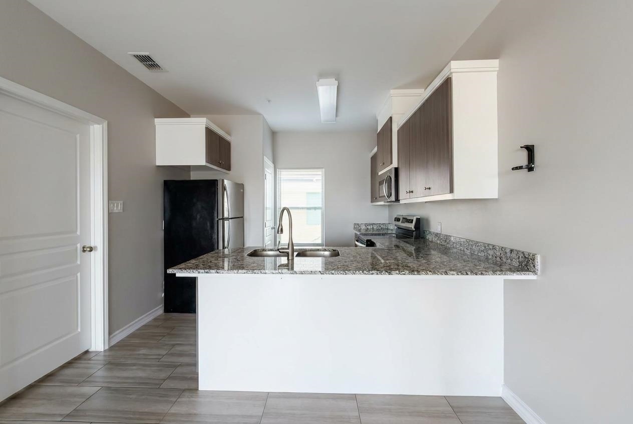 5601 Cuenca Dr G Property Photo 4