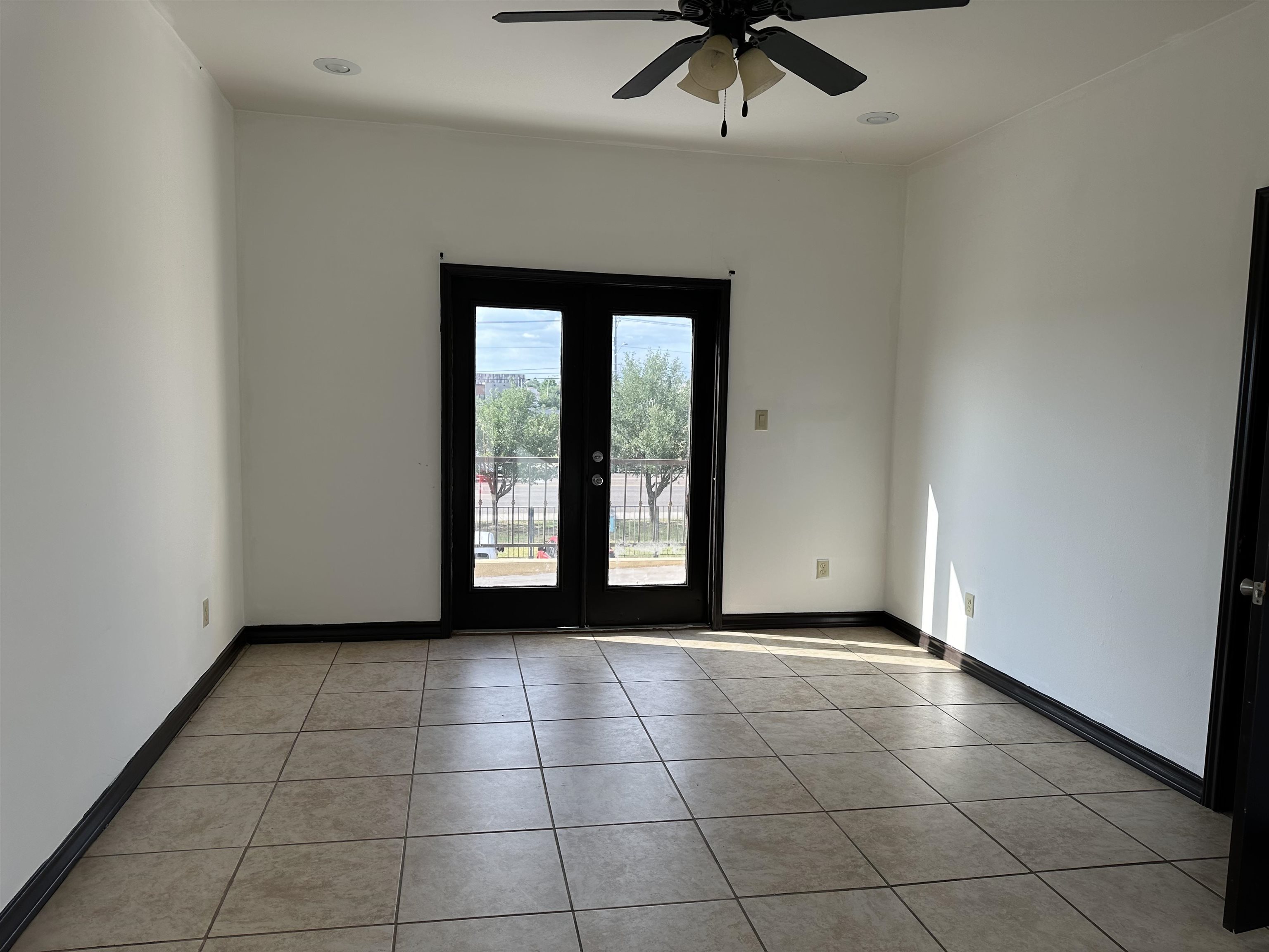 7601 King Arthurs Ct 9 Property Photo 11