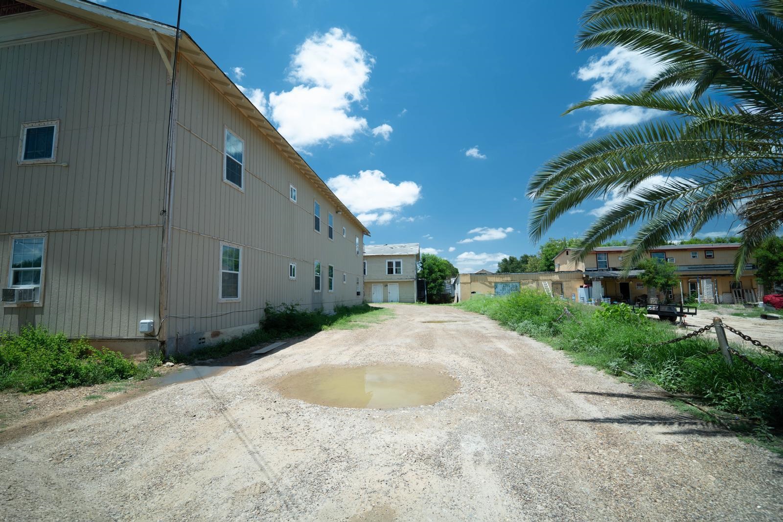 2002 Aldama St Property Photo 3