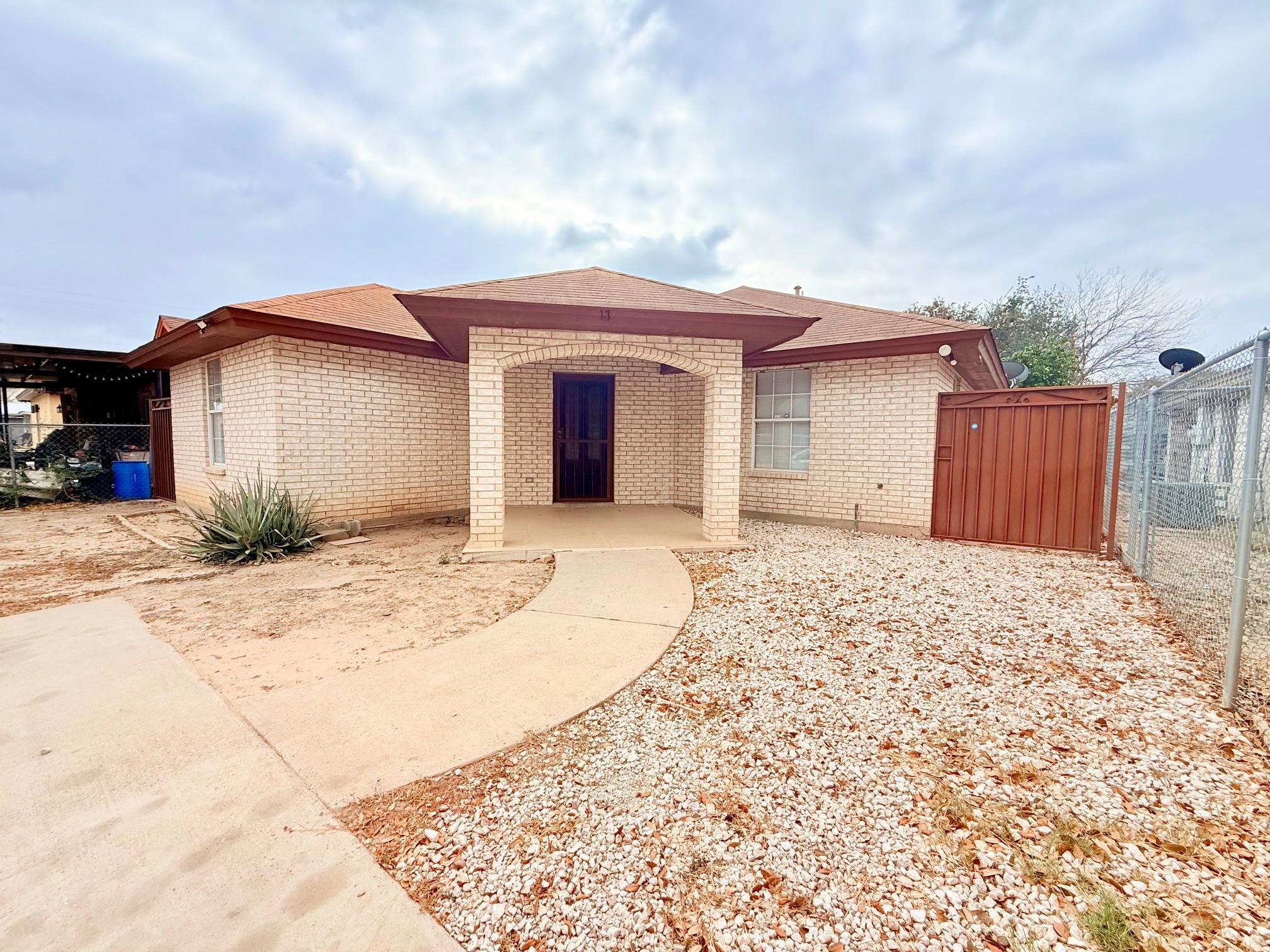 135 Murcia Dr Property Photo 1