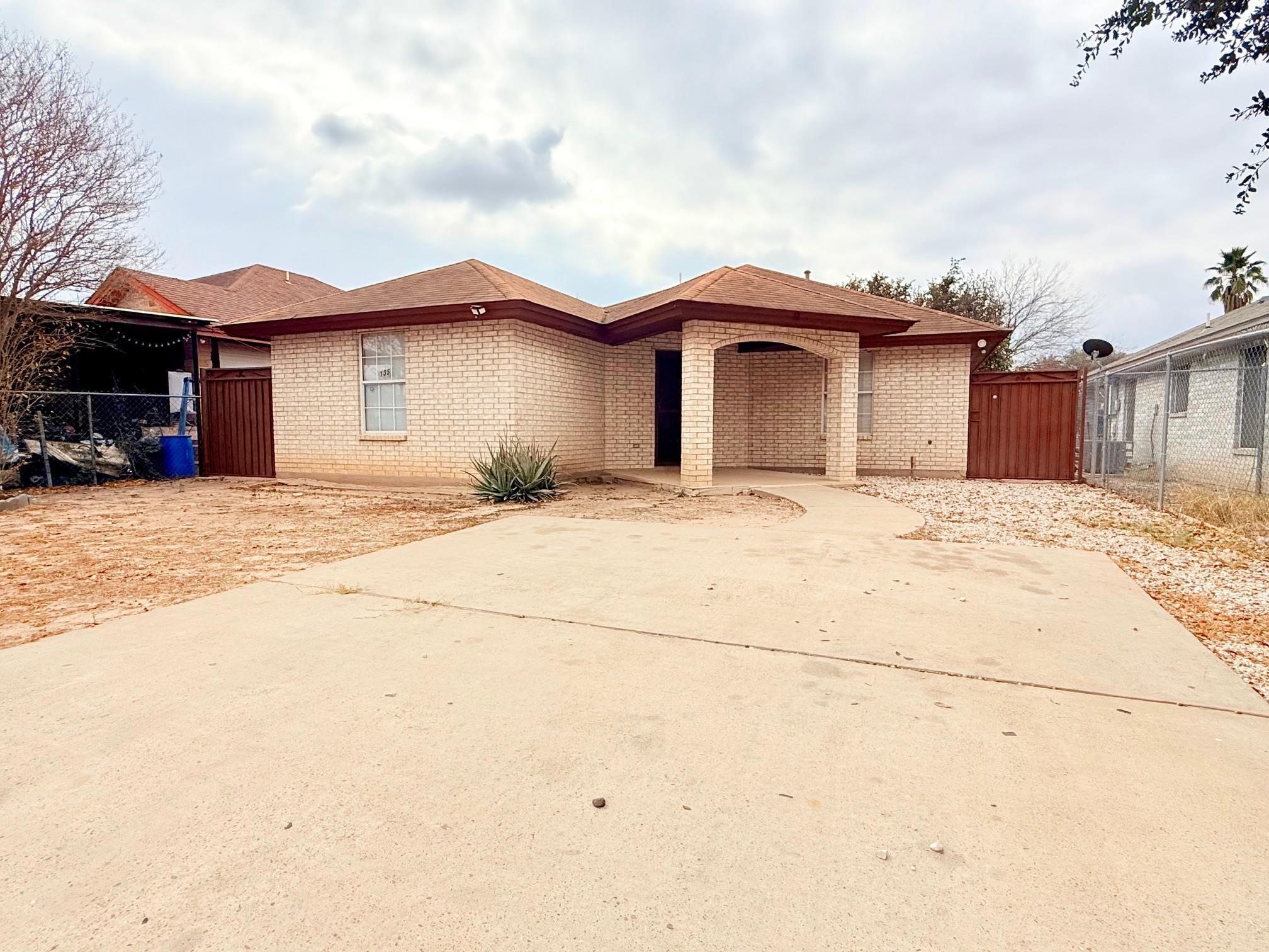 135 Murcia Dr Property Photo 2