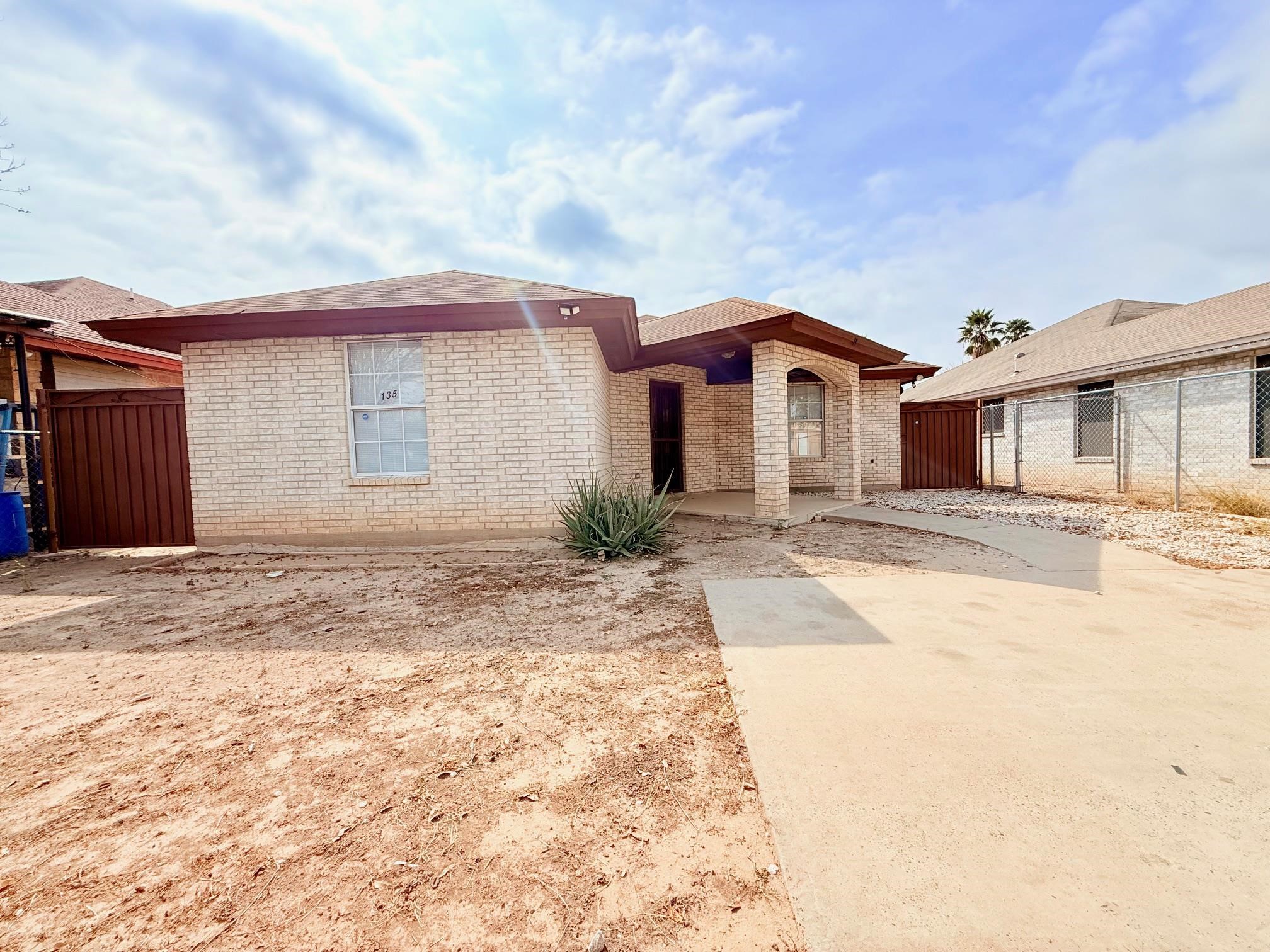 135 Murcia Dr Property Photo 3