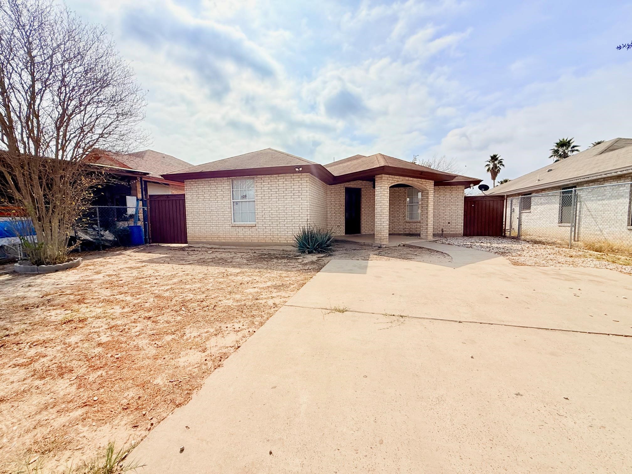 135 Murcia Dr Property Photo 4
