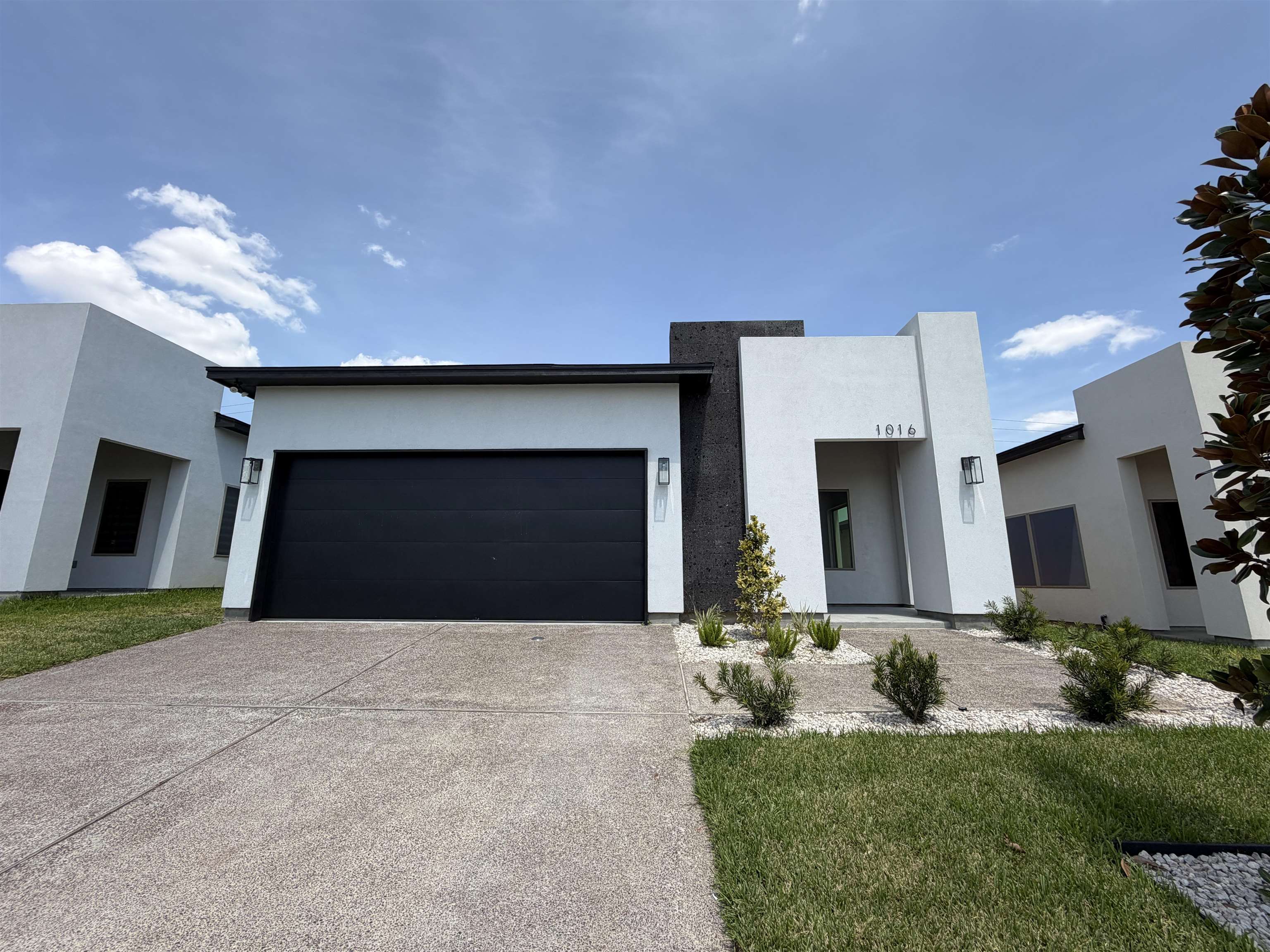 1016 Noyola Loop Property Photo