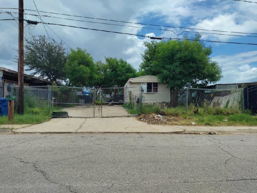 205 S Urbahn Ave Property Photo 1