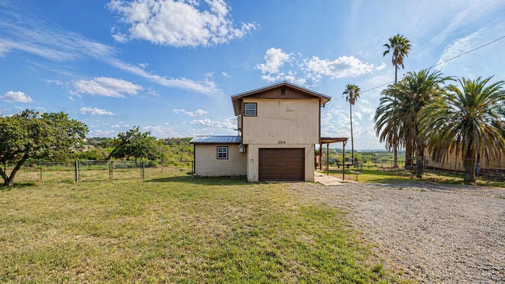 2036 N Siesta Ln Property Photo 1
