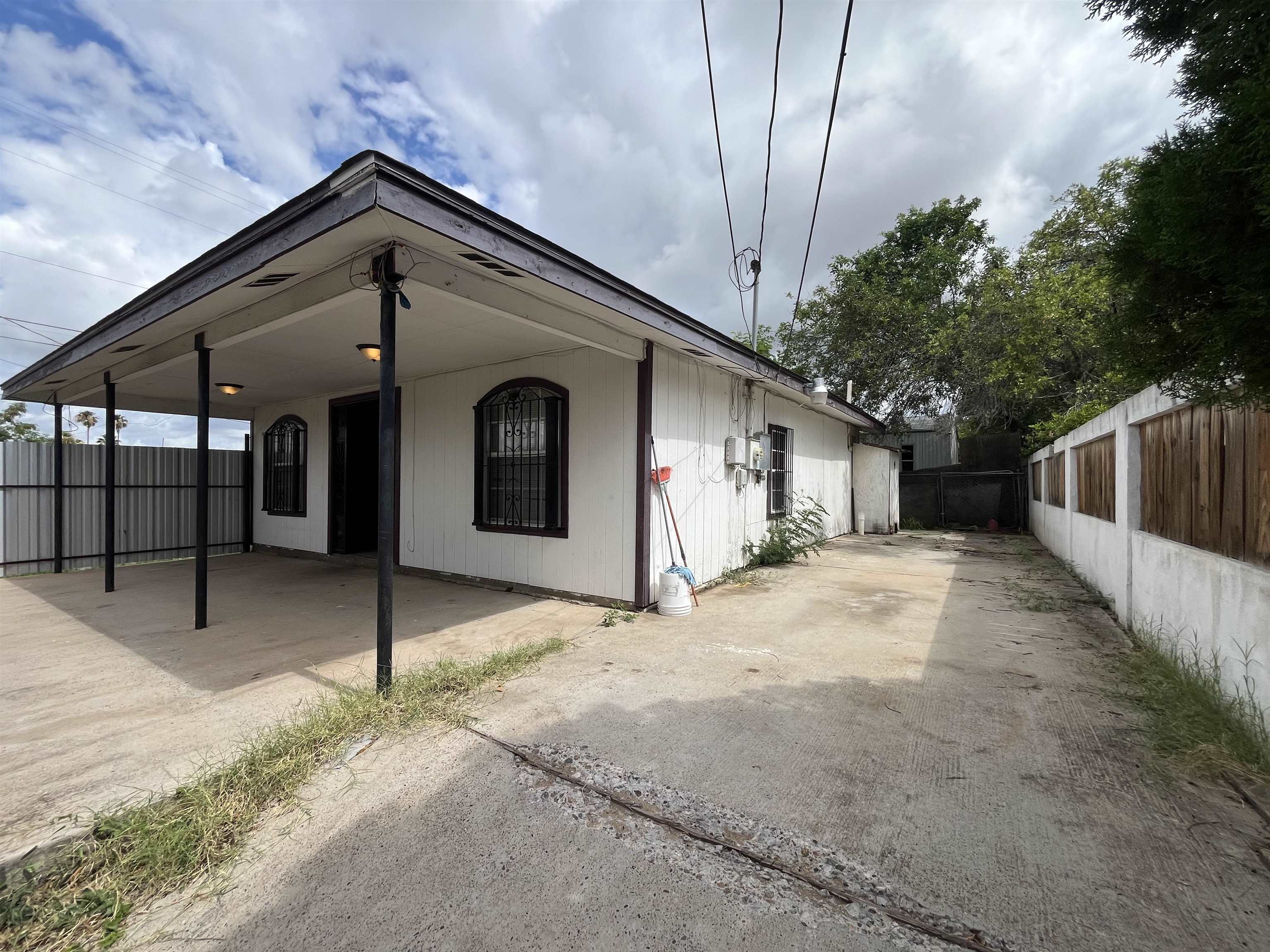 207 Stone Ave Property Photo 1