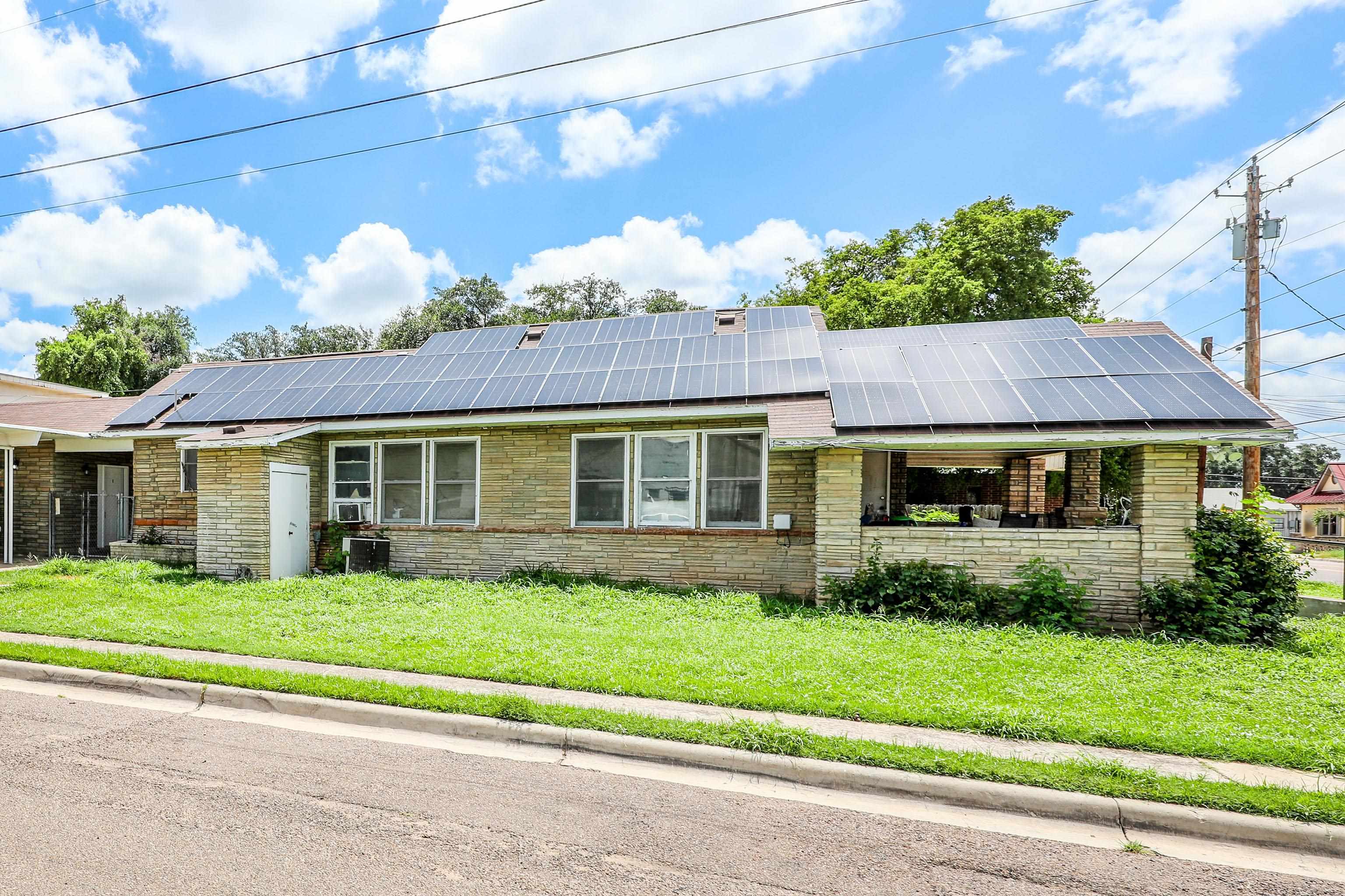 1402 Corpus Christi St Property Photo 2