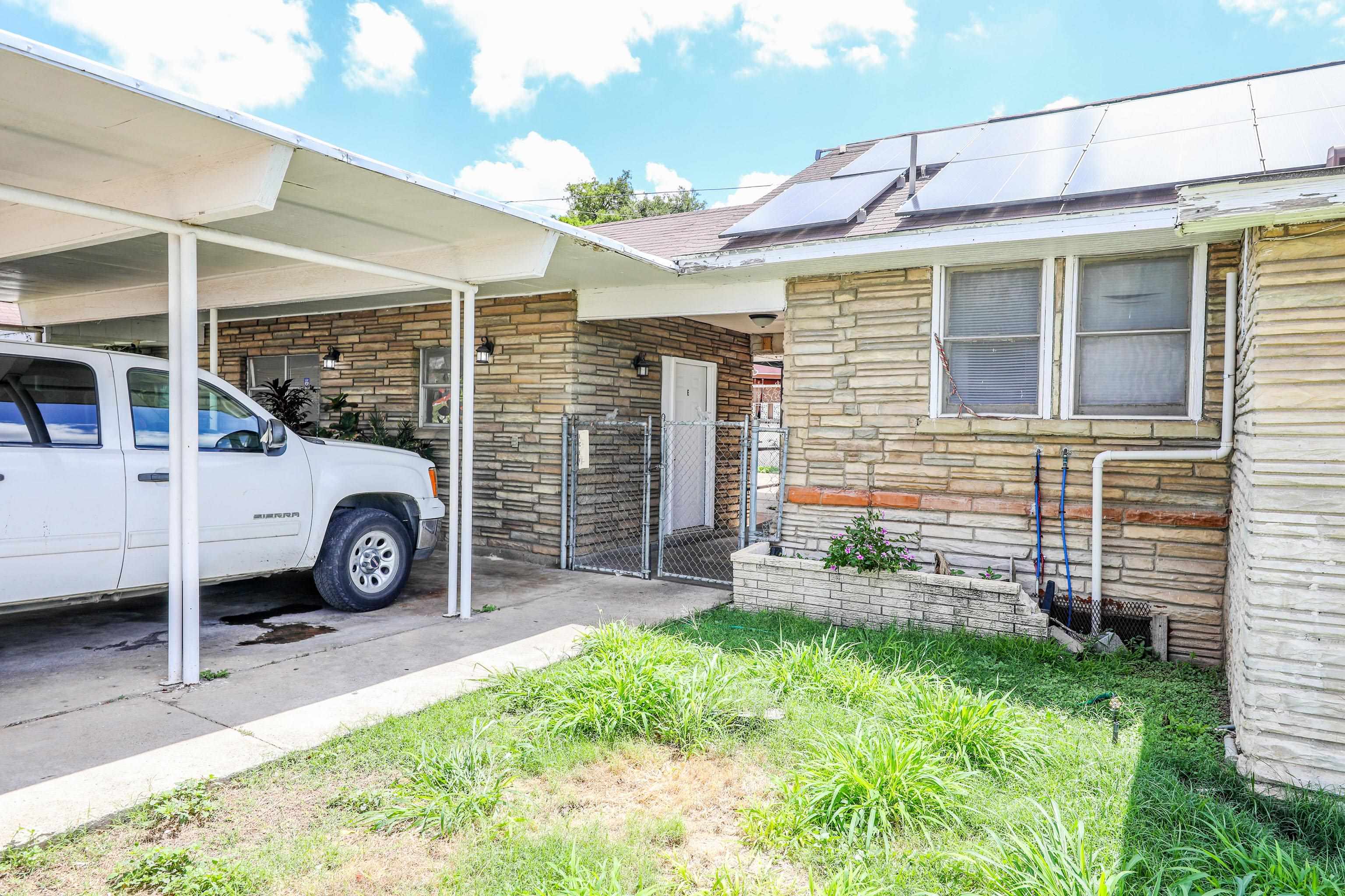 1402 Corpus Christi St Property Photo 3