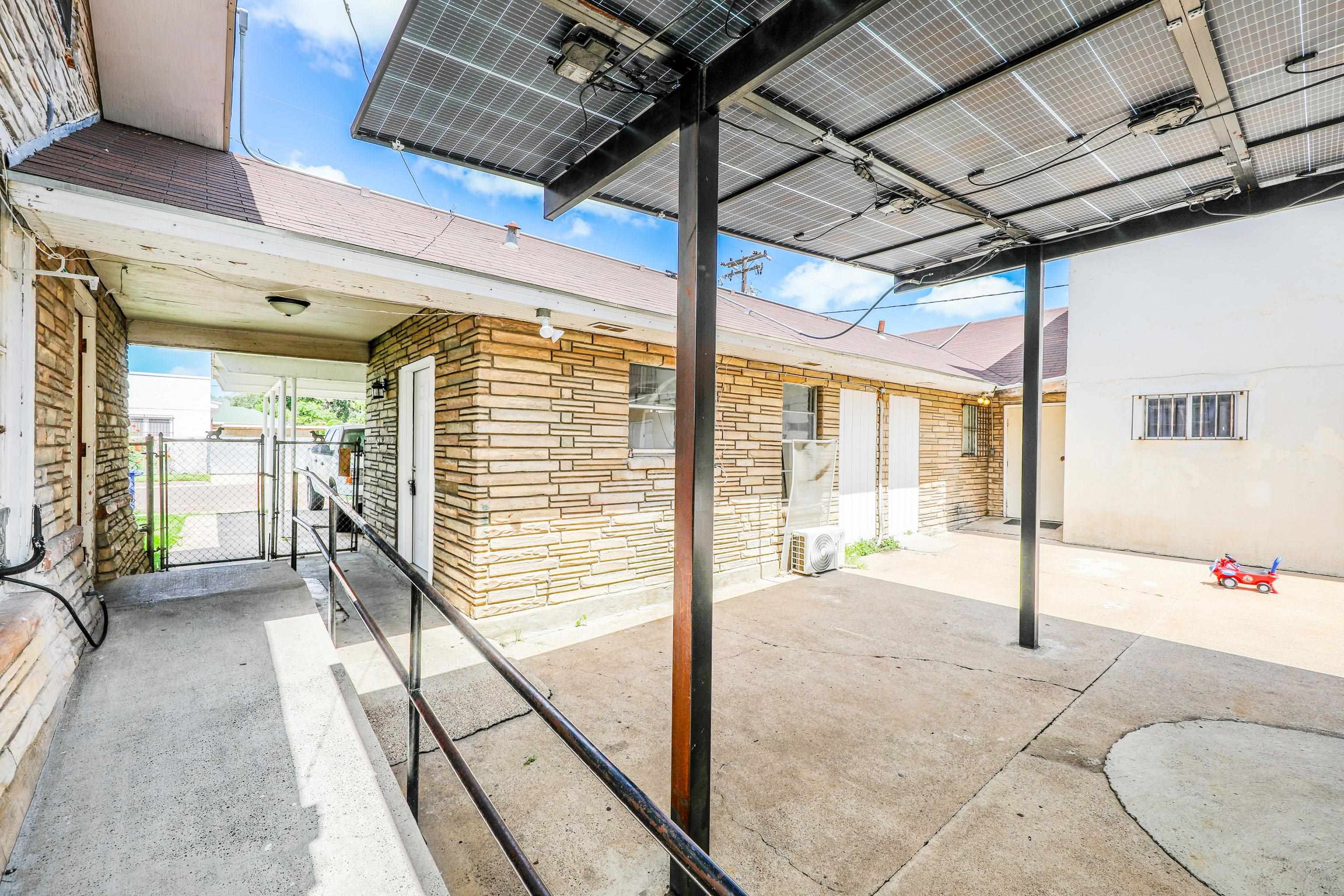 1402 Corpus Christi St Property Photo 5
