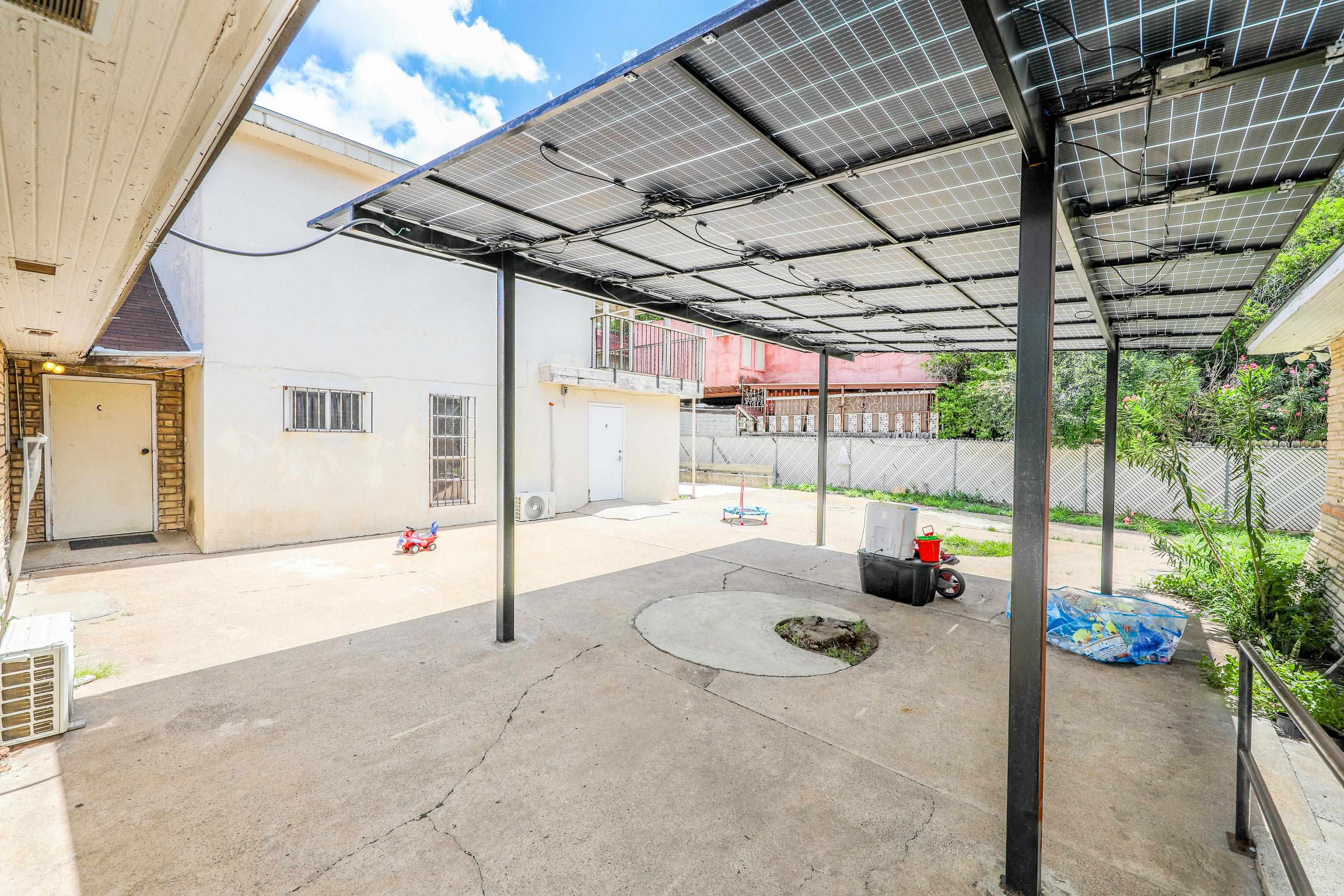 1402 Corpus Christi St Property Photo 19