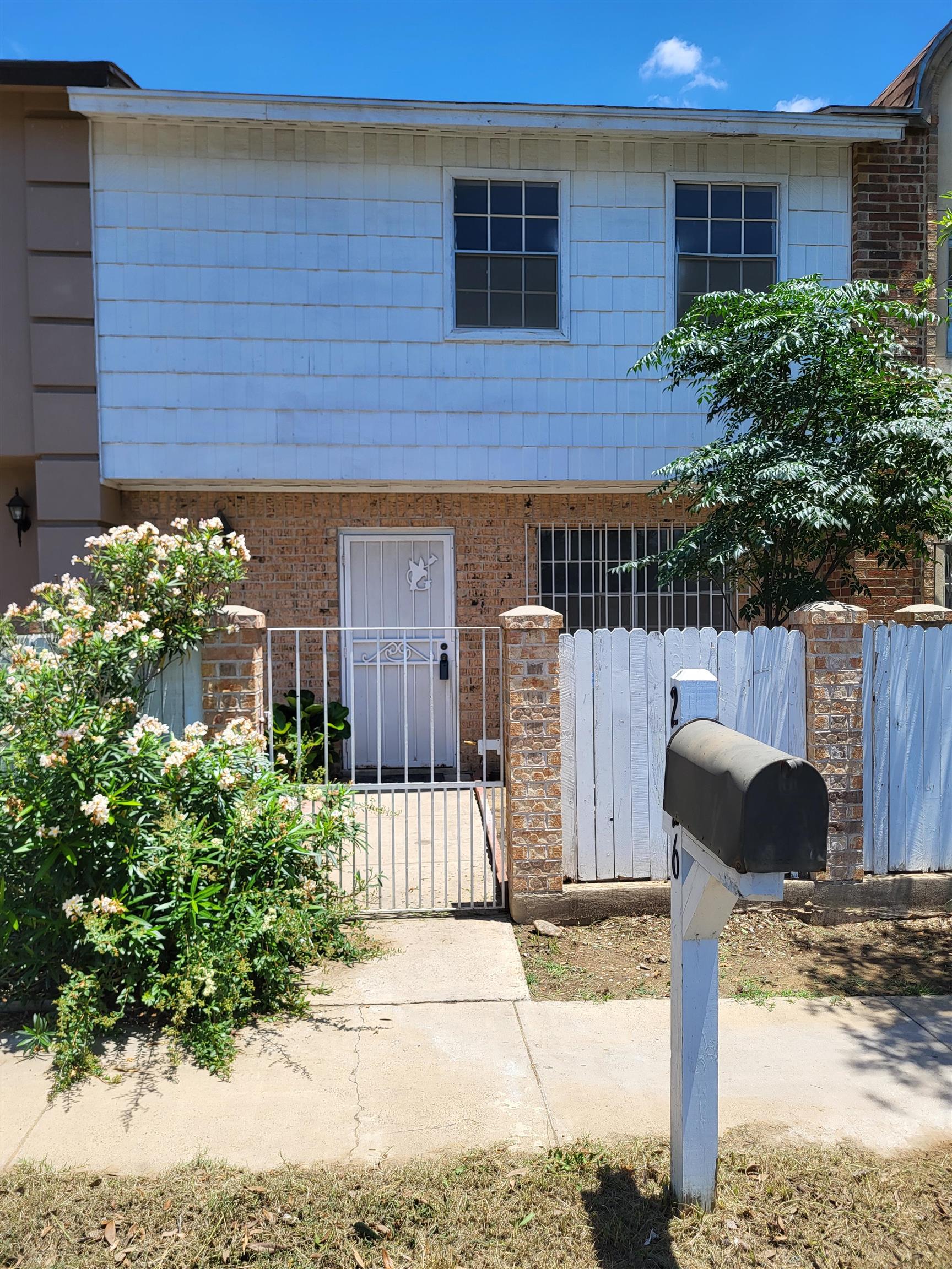 2526 Montgomery St 2a Property Photo 1