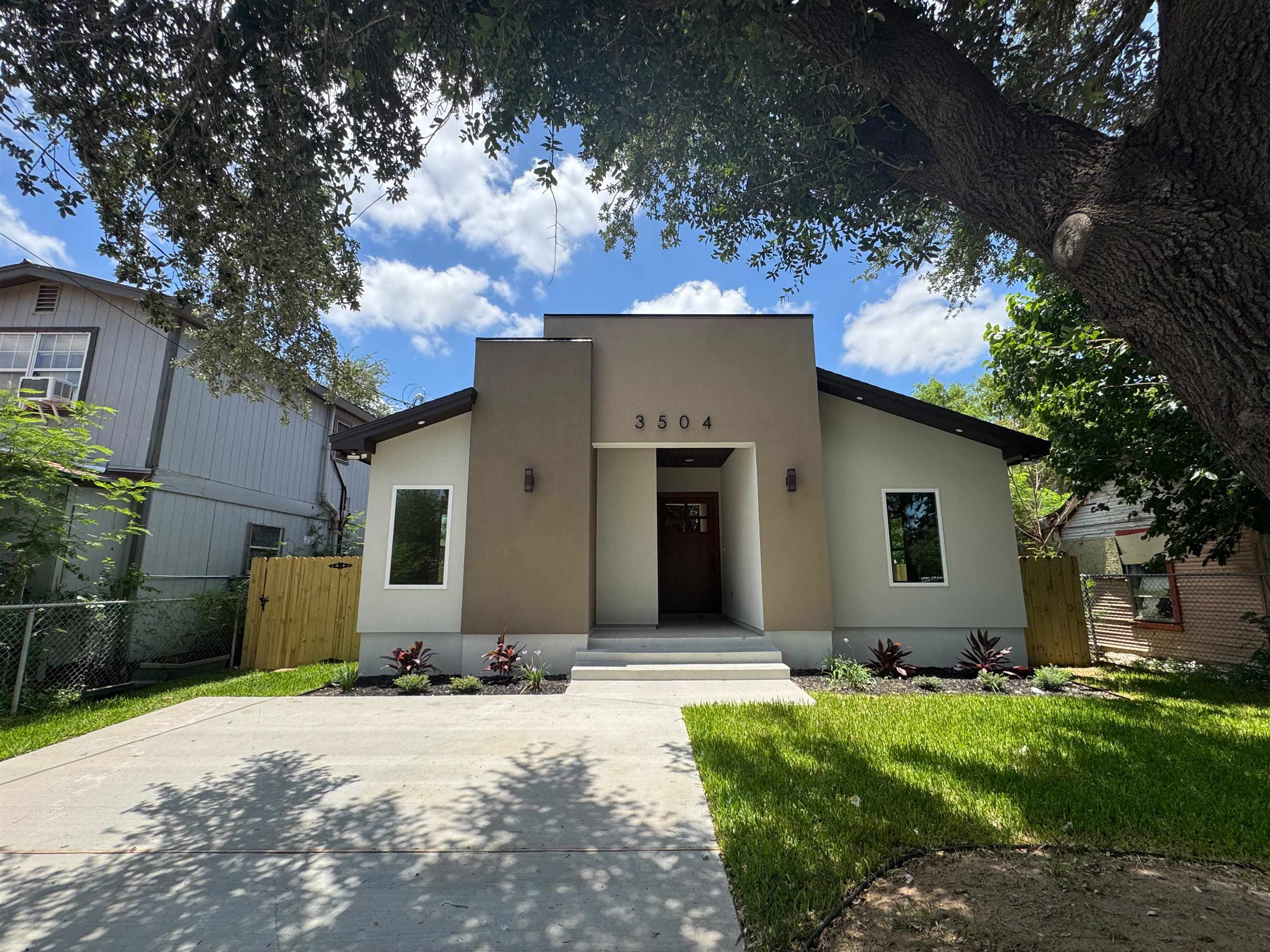 3504 San Agustin Ave Property Photo 1