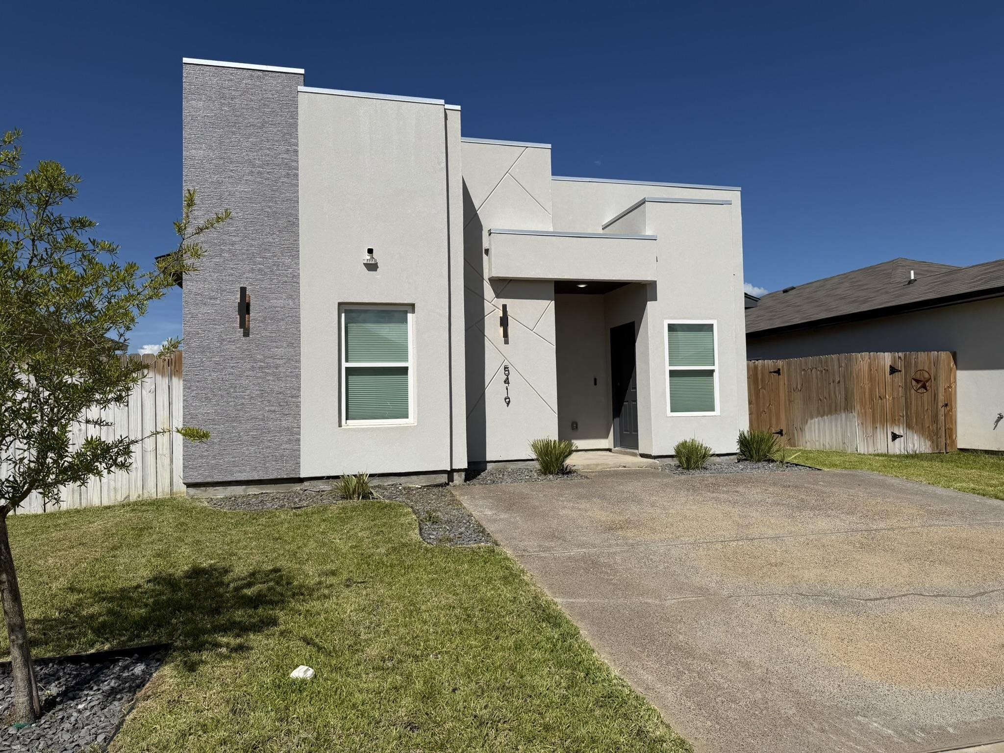 5419 Lone Star Loop Property Photo 4