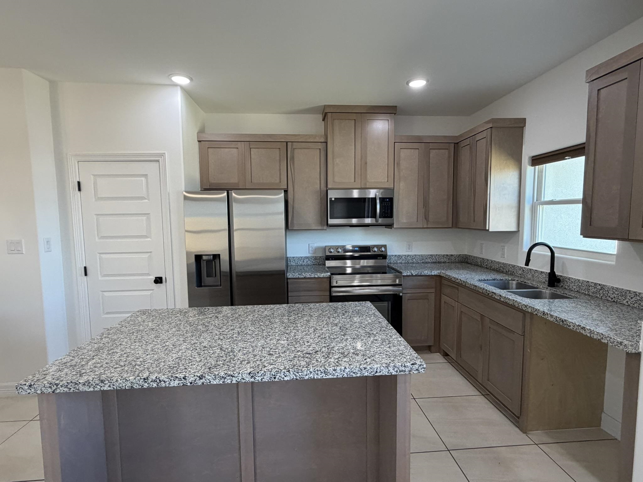 5419 Lone Star Loop Property Photo 10