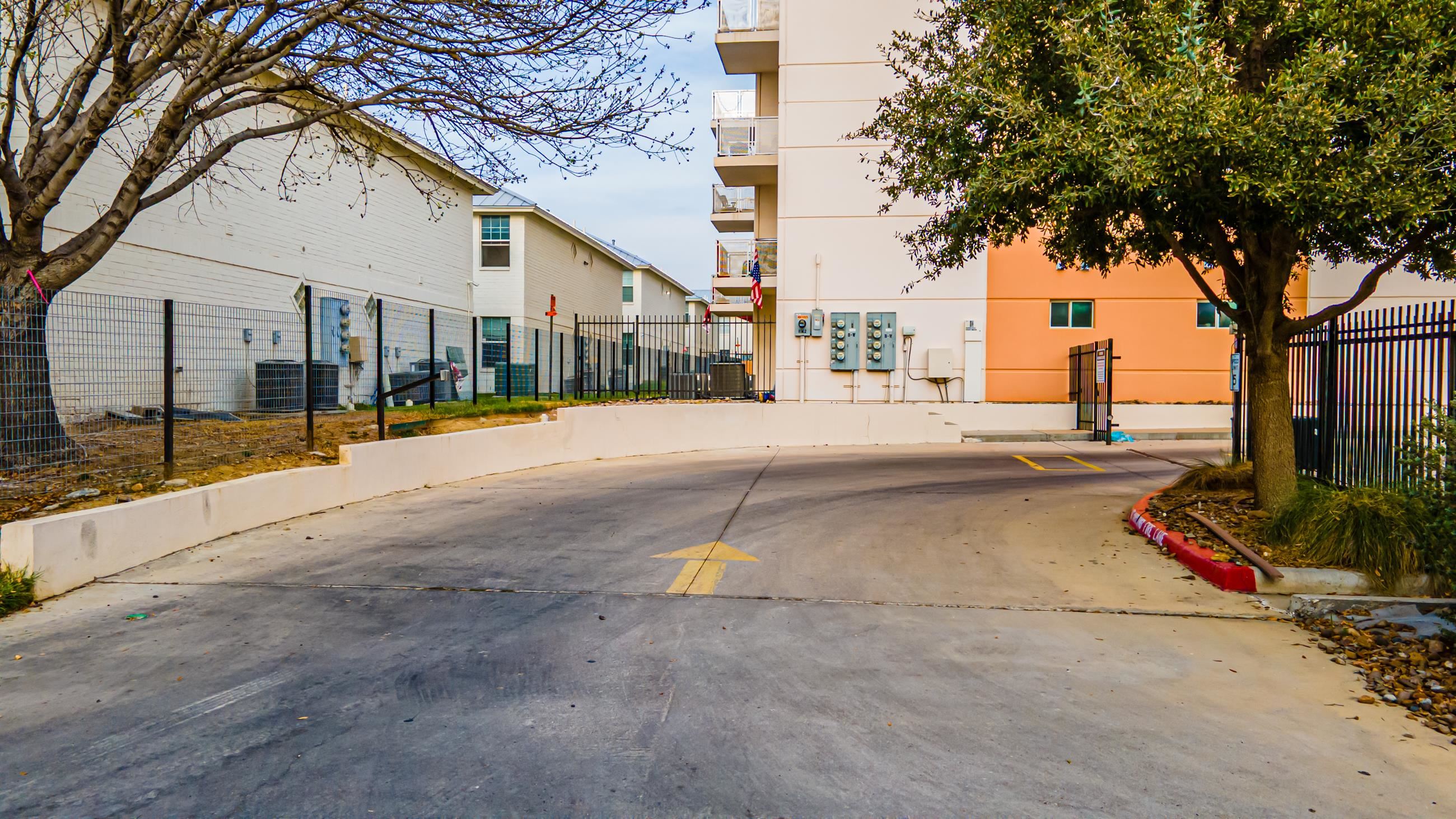 502 Shiloh Dr 102 E Property Photo 2