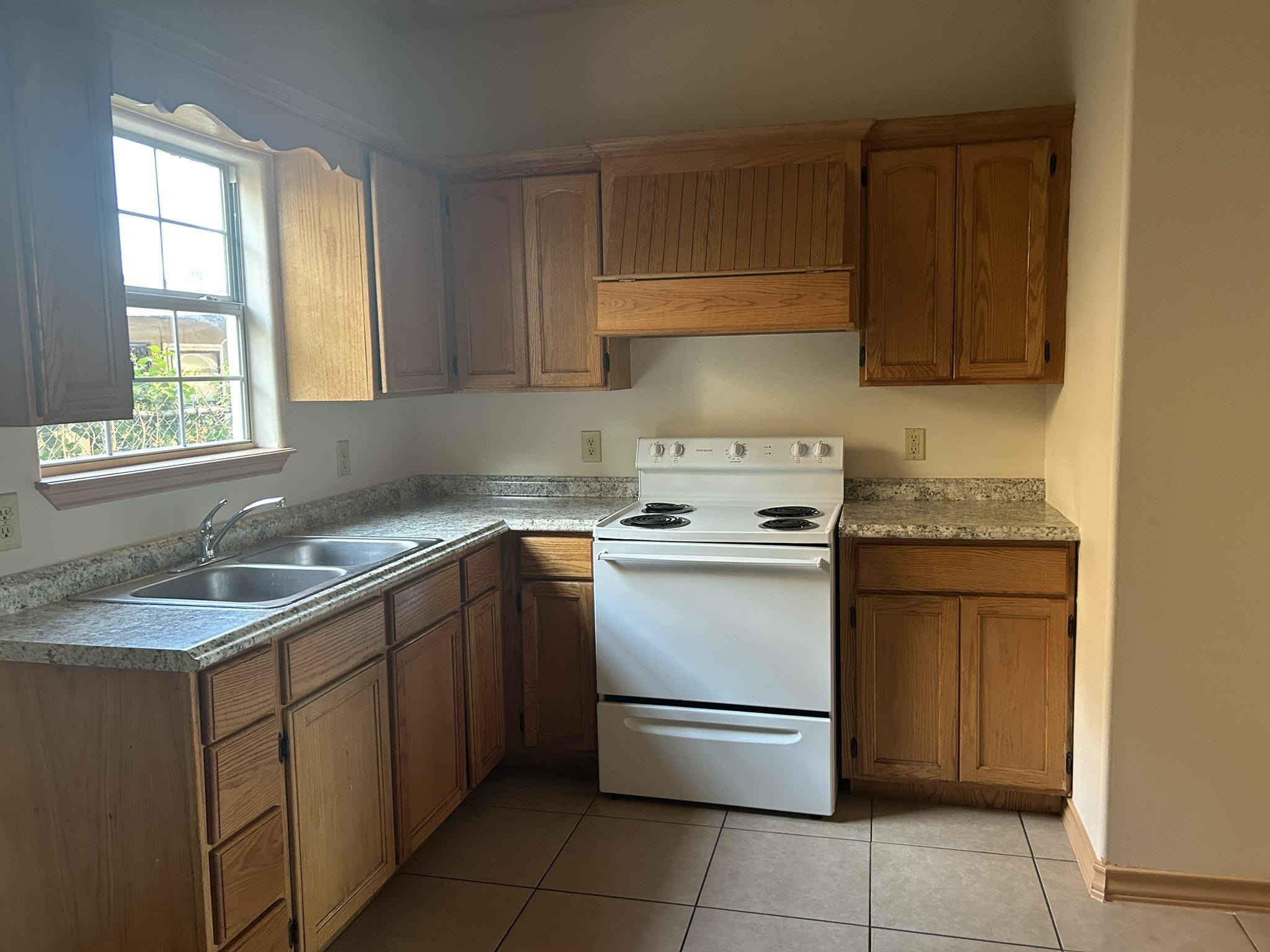 2115 Cross St 3 Property Photo 5