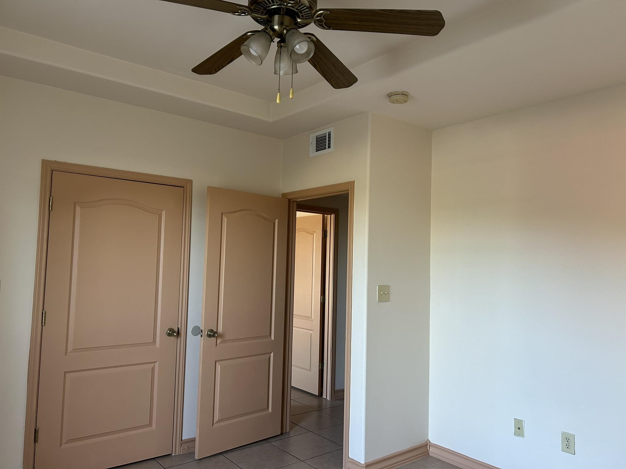 2115 Cross St 3 Property Photo 8