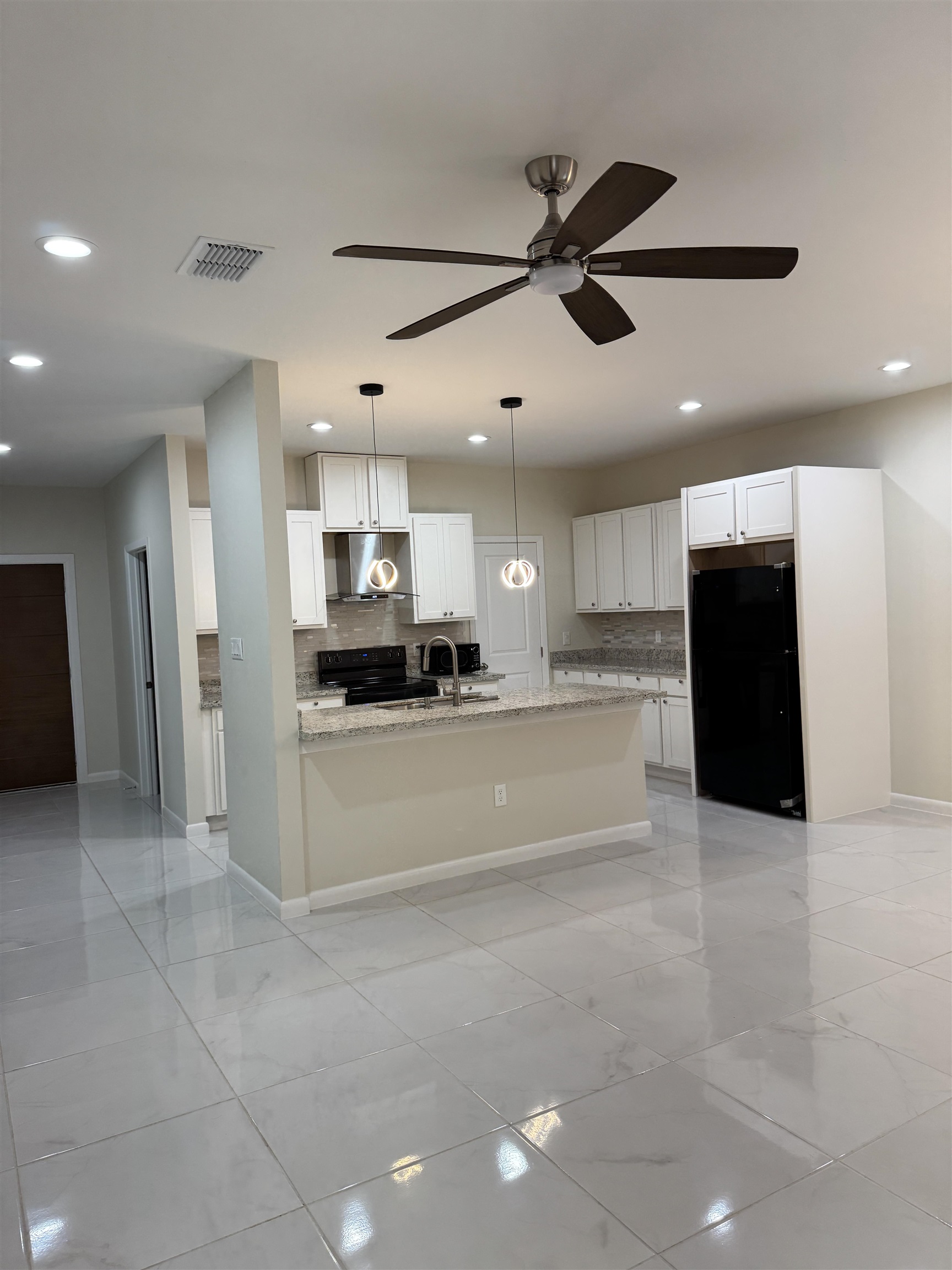 1413 El Caporal Dr. Property Photo 4