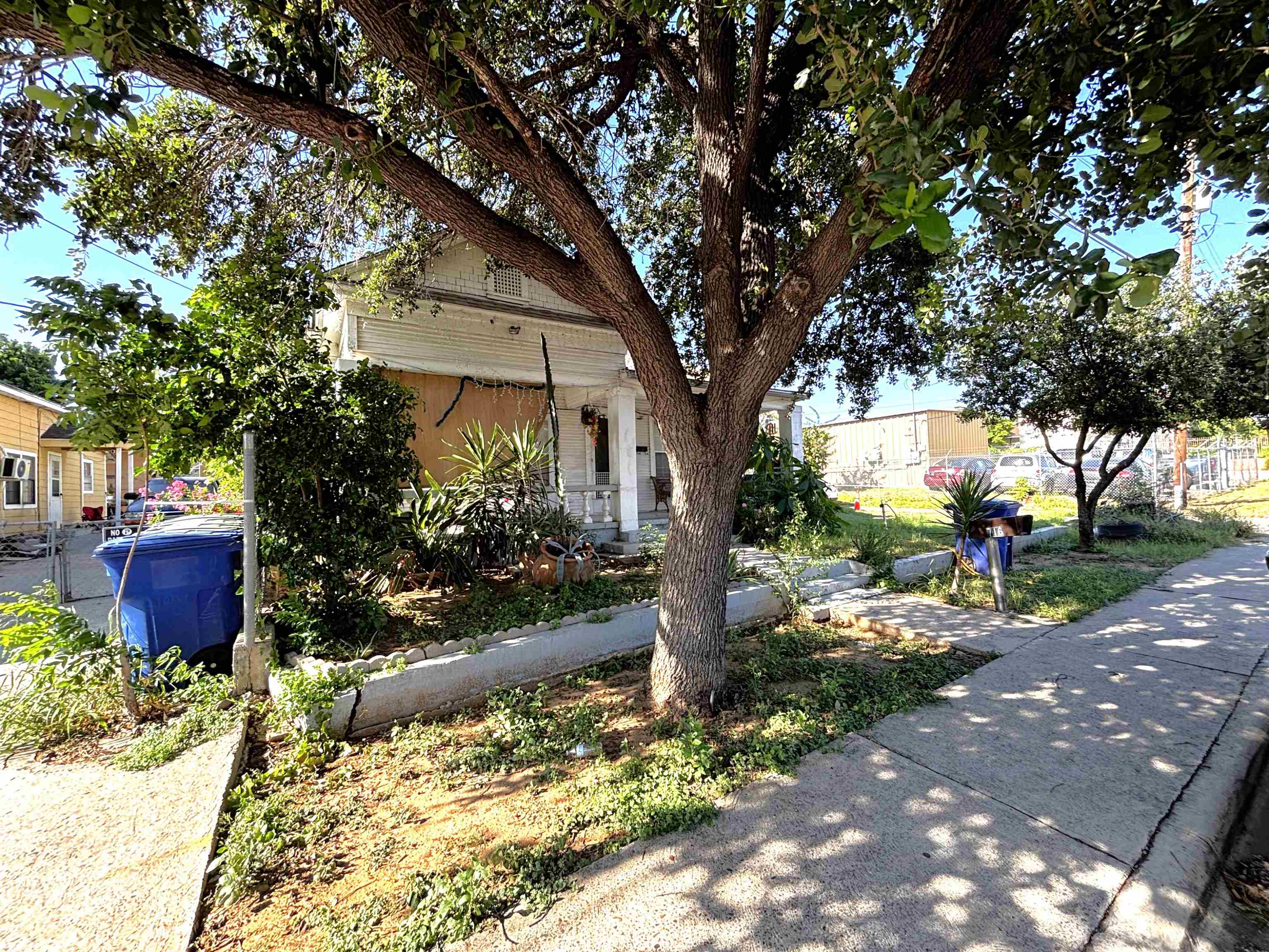 716 Laredo St Property Photo 2