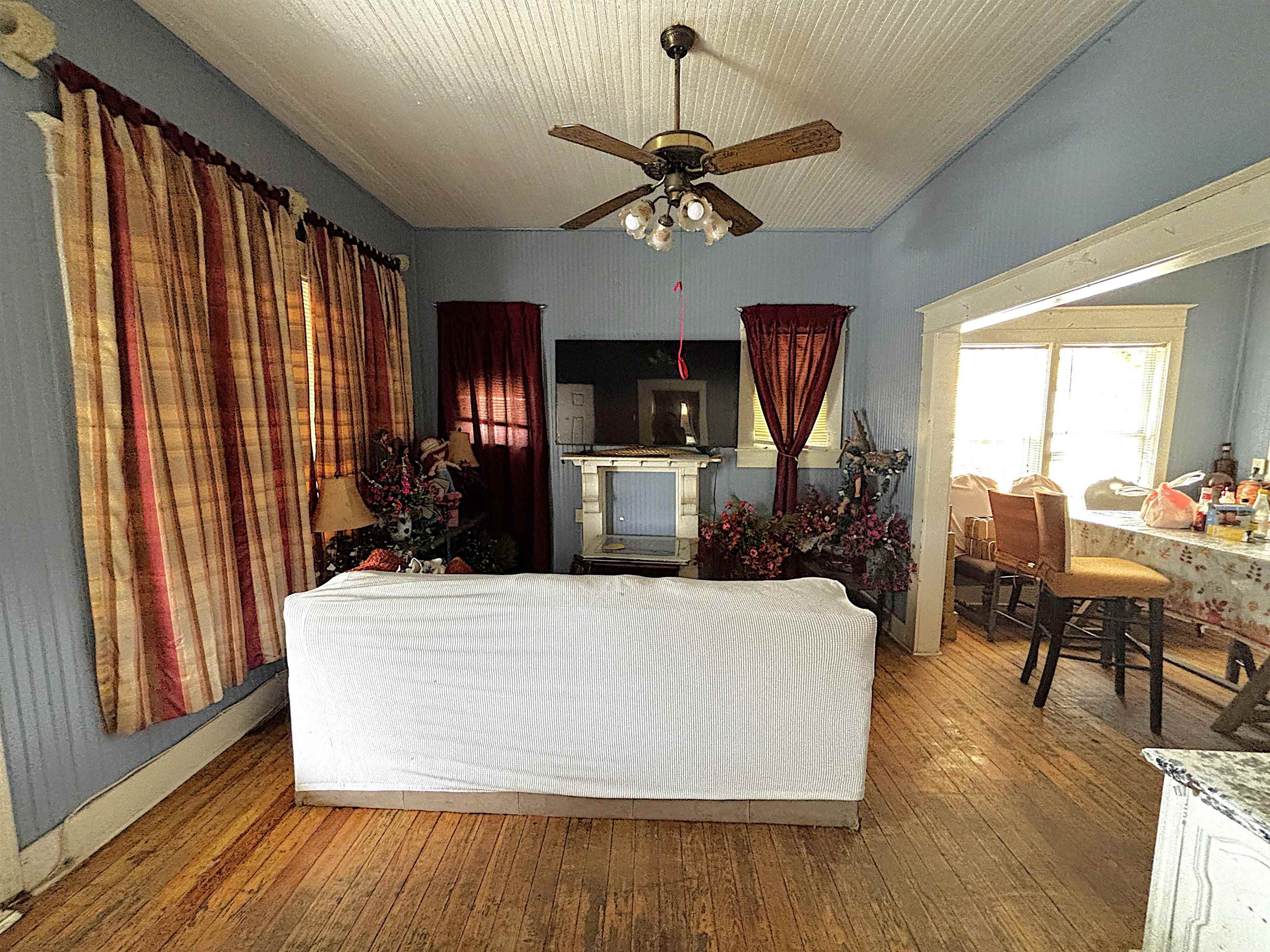 716 Laredo St Property Photo 4