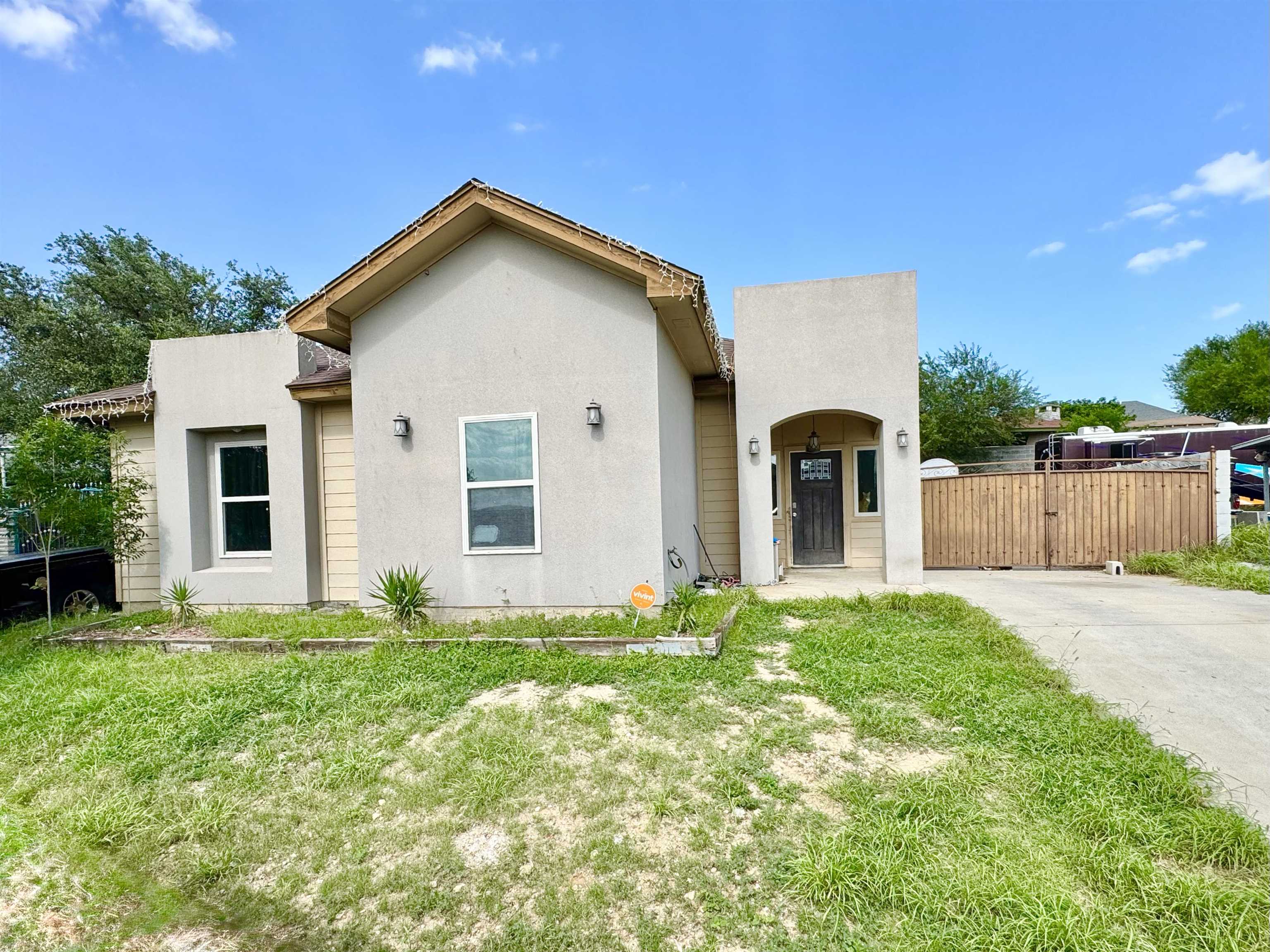114 Los Fresnos Lp