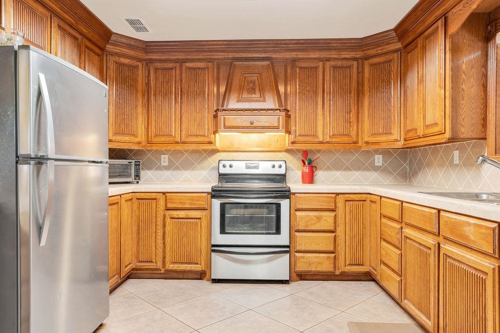 1302 Col. Antonio Zapata Avenue Property Photo 8